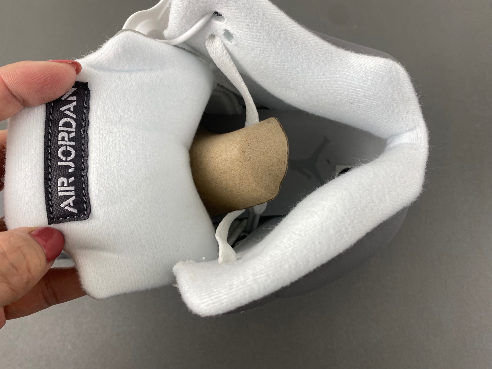 Jordan 5 Retro ‘Wolf Grey’ 136027-005