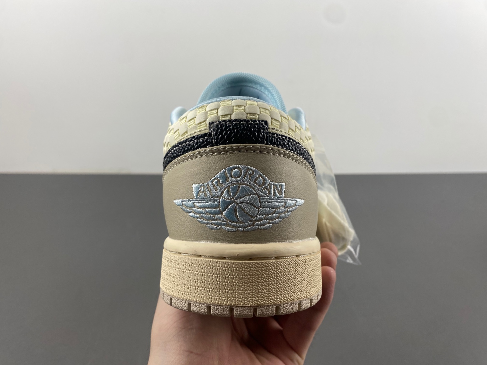 Air Jordan 1 Low Beige/Light Blue/Black HQ3440-101