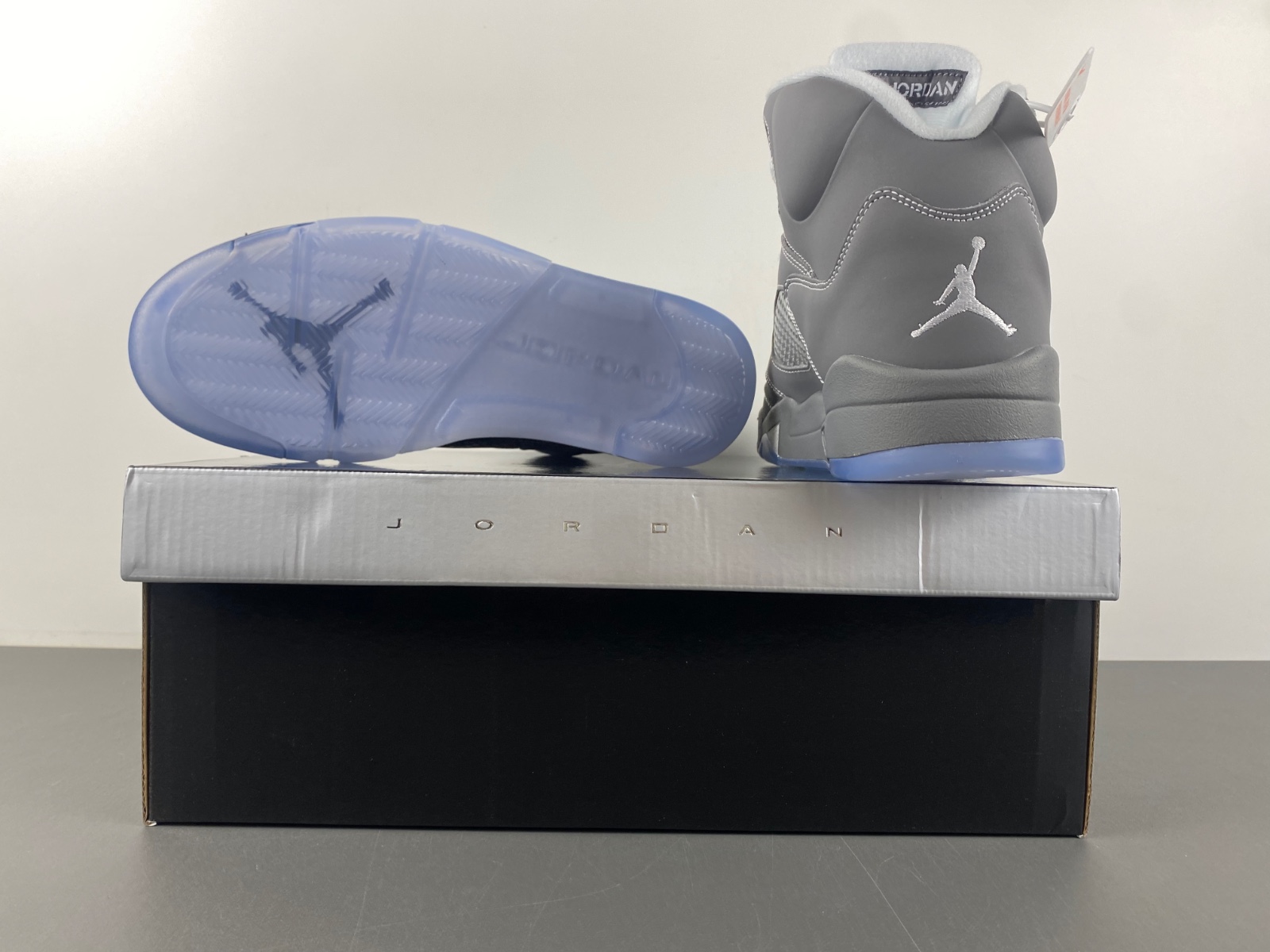 Jordan 5 Retro ‘Wolf Grey’ 136027-005