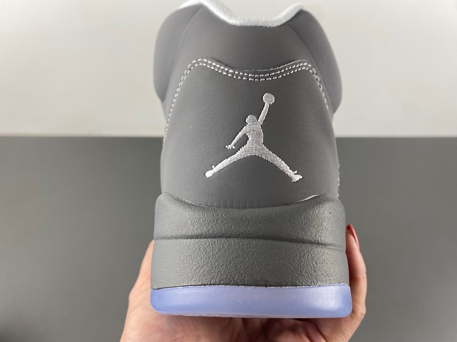 Jordan 5 Retro ‘Wolf Grey’ 136027-005