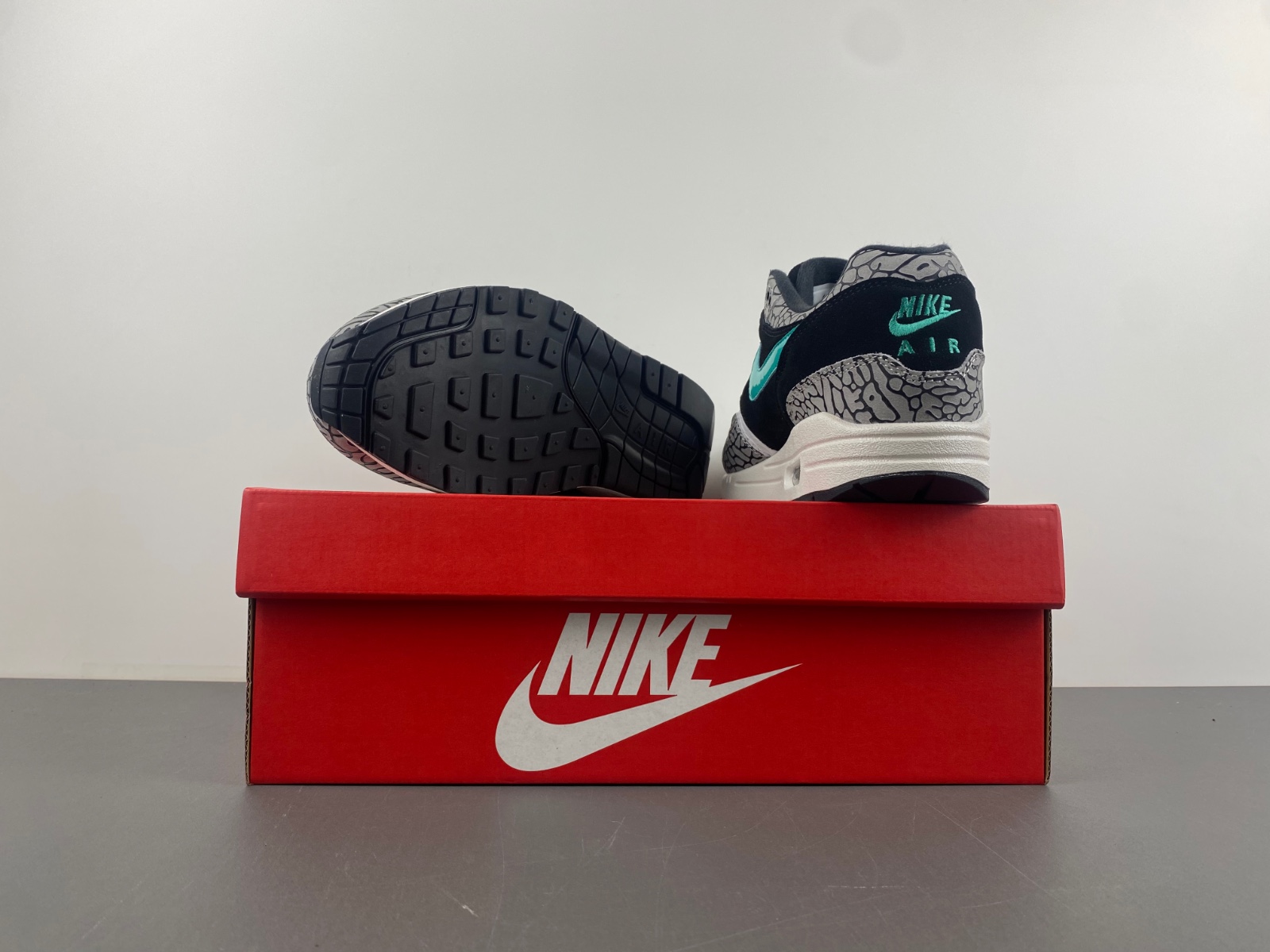 Air Max 1 Premium White/Black/Light Blue 908366-001