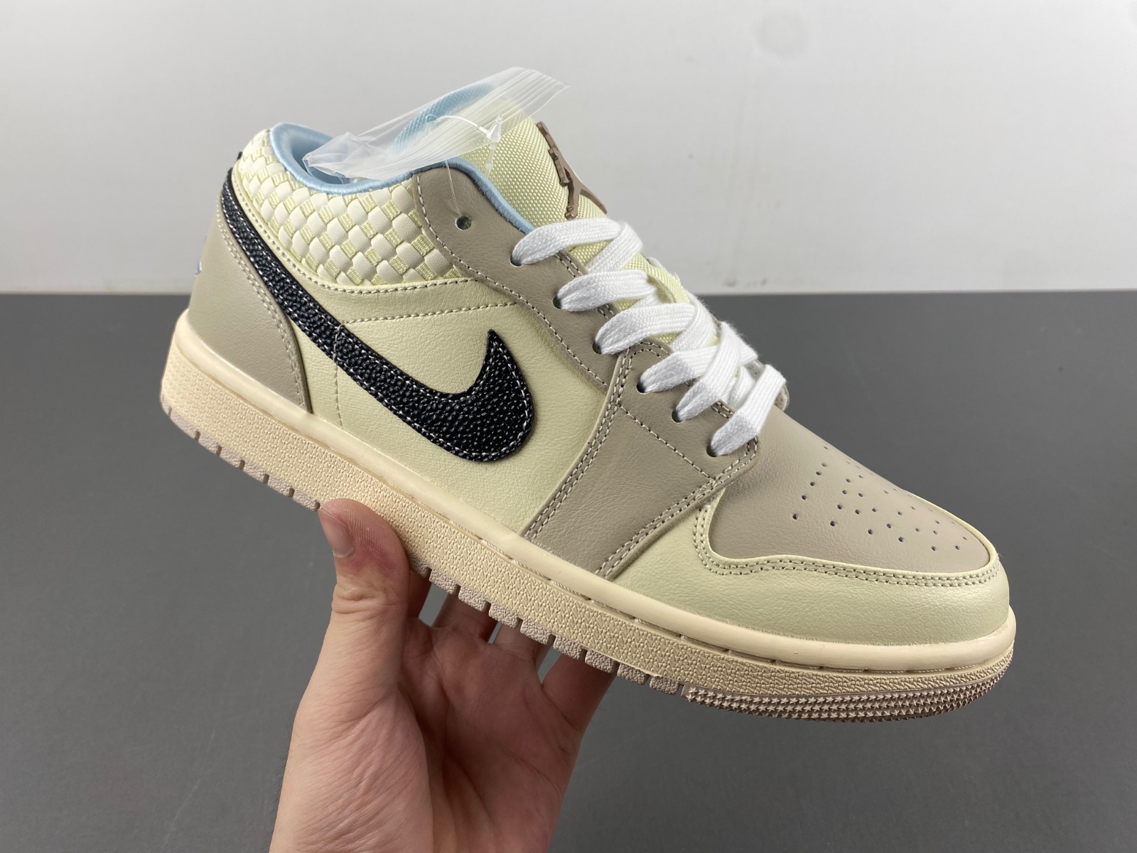 Air Jordan 1 Low Beige/Light Blue/Black HQ3440-101