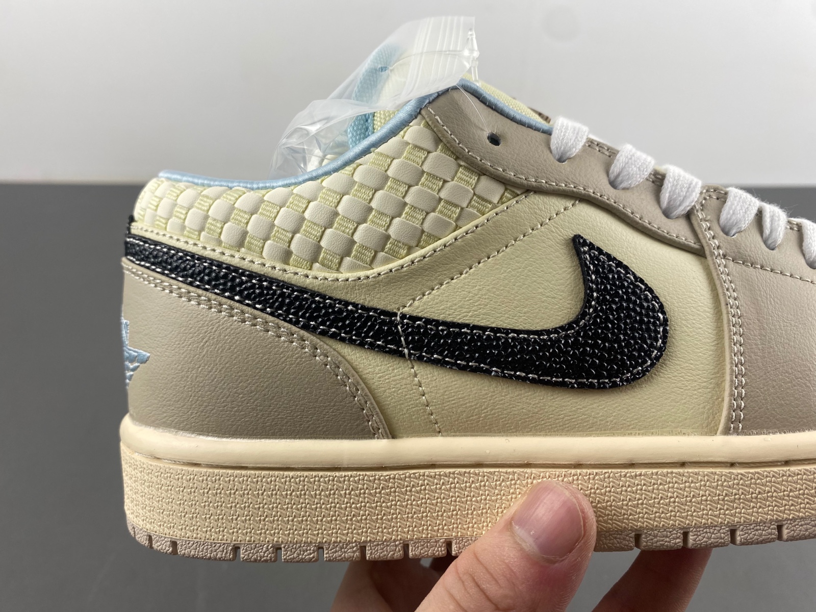 Air Jordan 1 Low Beige/Light Blue/Black HQ3440-101
