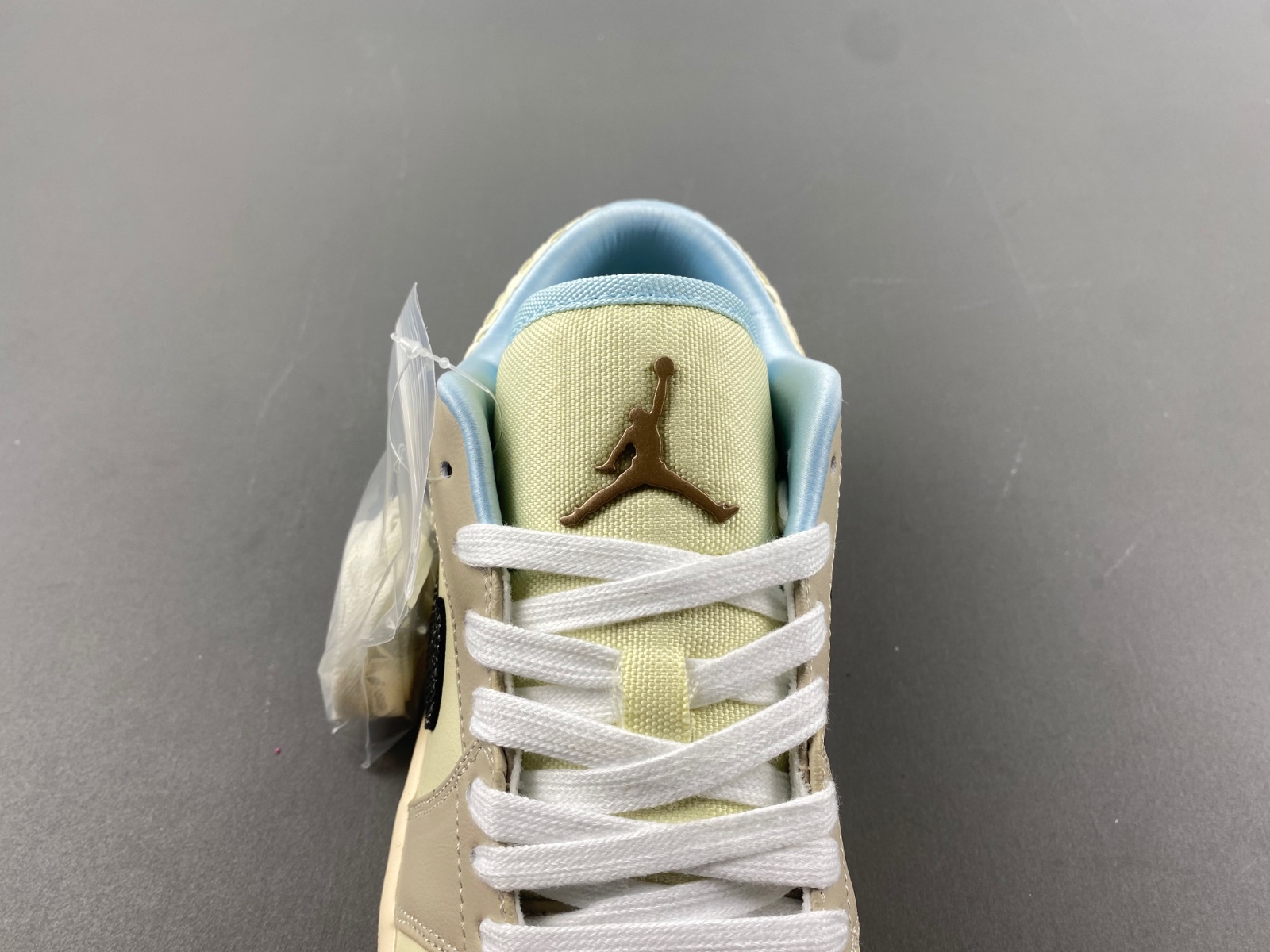 Air Jordan 1 Low Beige/Light Blue/Black HQ3440-101