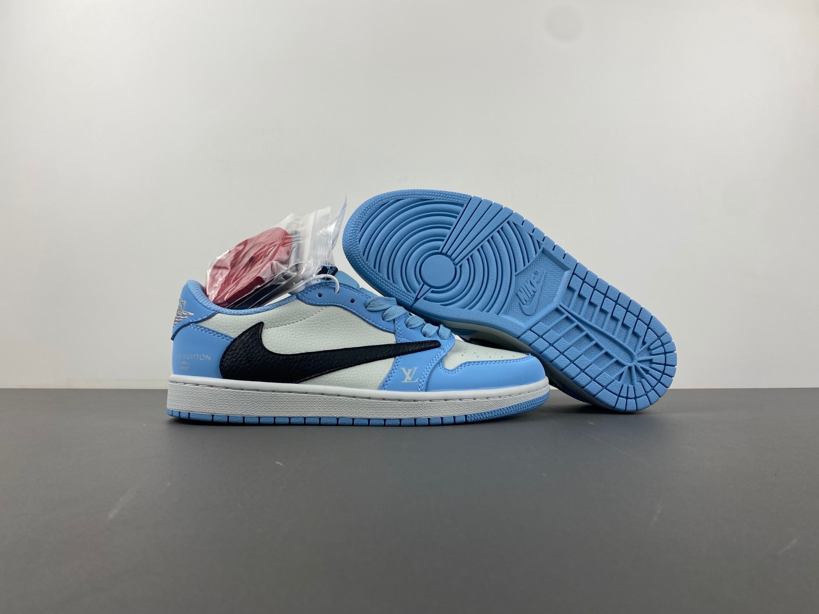 Travis Scott x Air Jordan White/Blue/Black DM7866-107