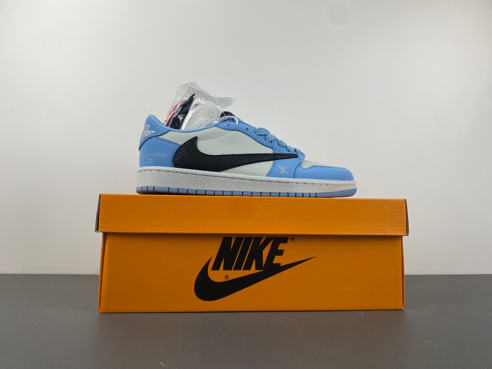 Travis Scott x Air Jordan White/Blue/Black DM7866-107