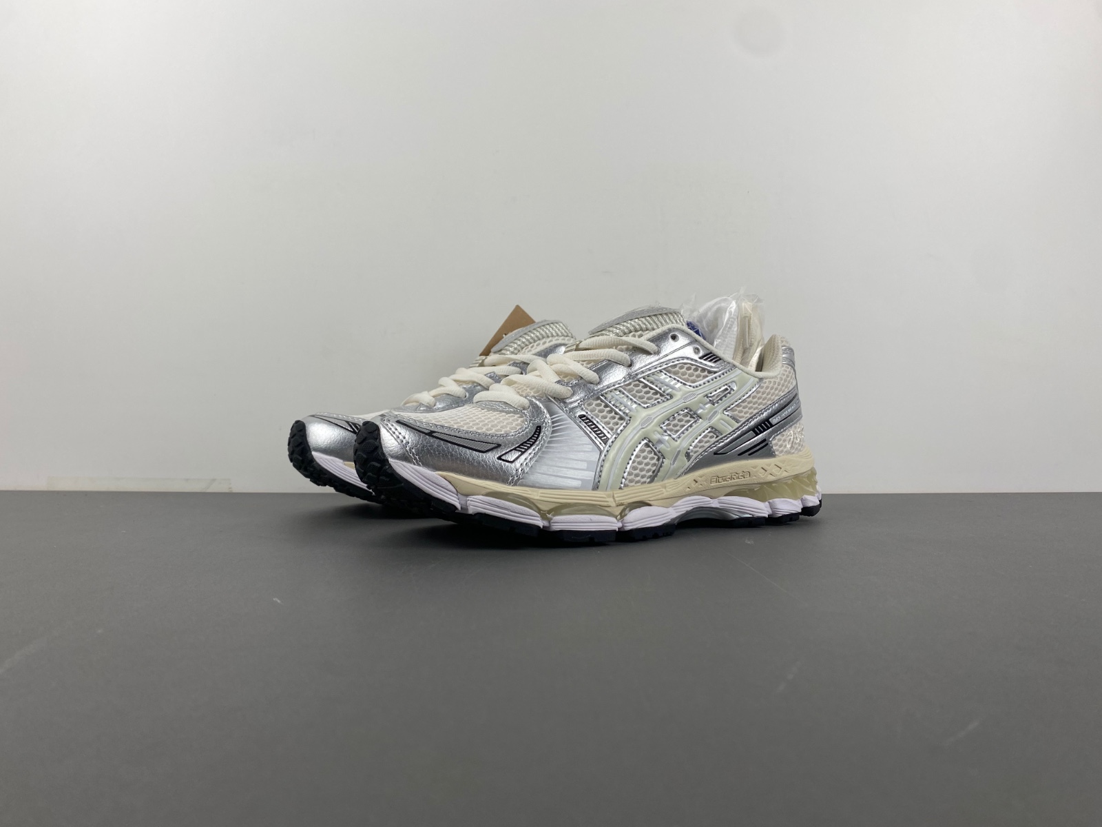 Ronnie Fieg x Asics gel-kayano 12.1 Off White/Silver/Black 1203a555-100