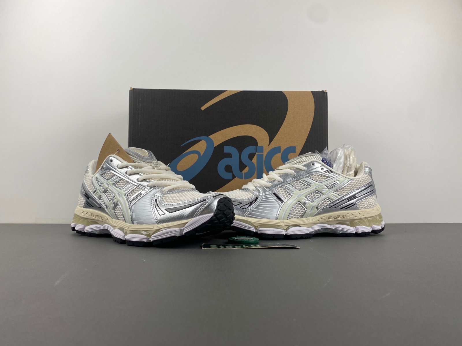 Ronnie Fieg x Asics gel-kayano 12.1 Off White/Silver/Black 1203a555-100