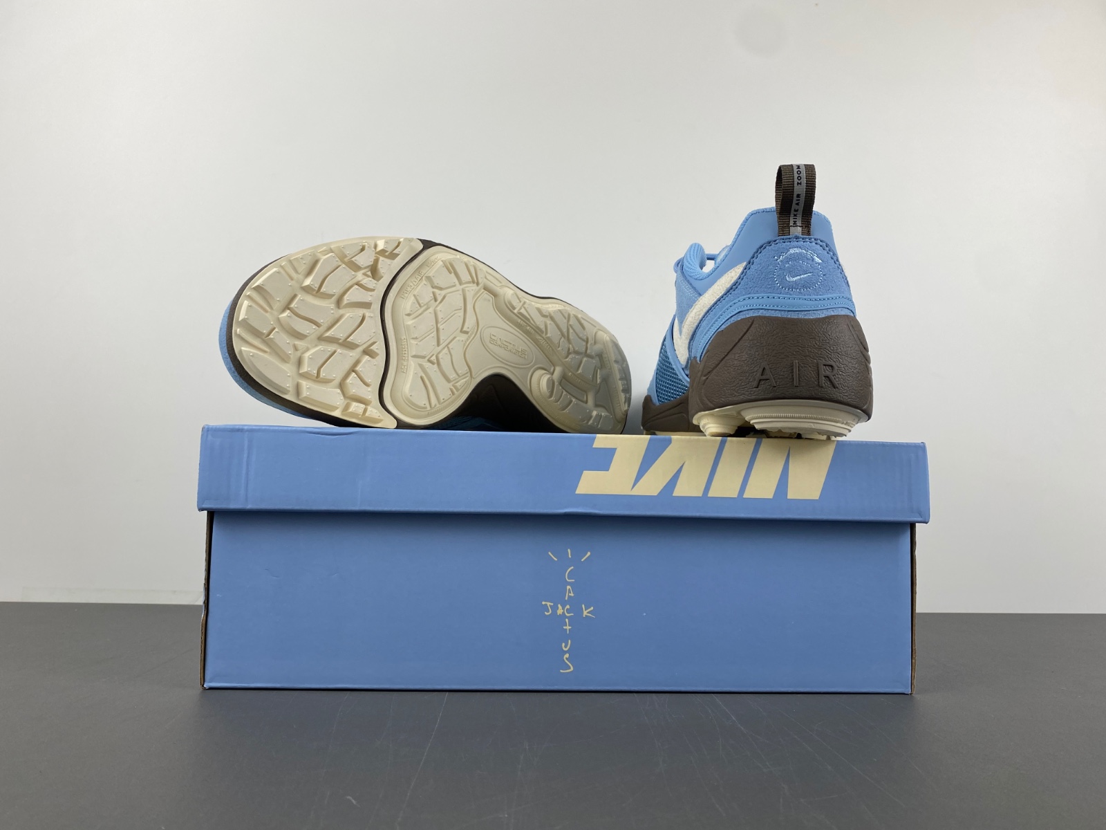 Travis Scott x les meilleures heures de la gamme nike lebron Skateboarding Leche Blue HQ3072-400