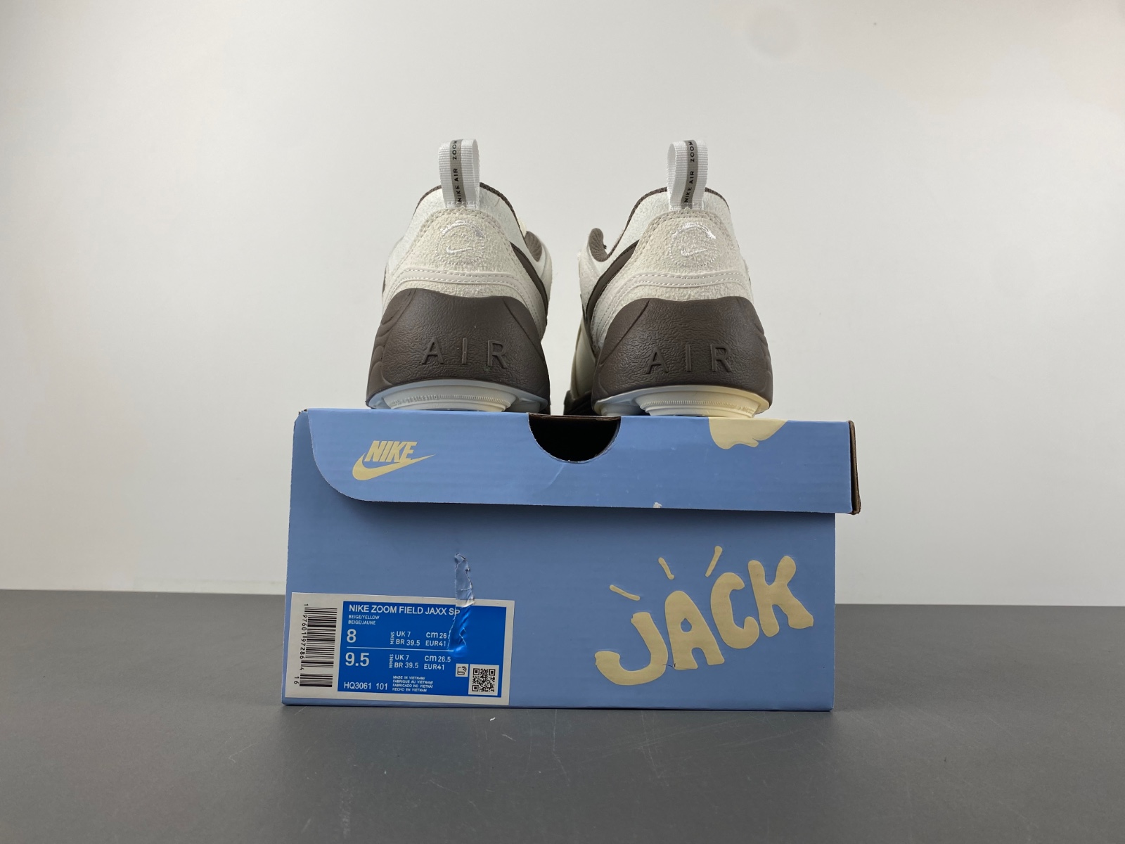 Travis Scott x Nike Zoom Field Jaxx “Light Chocolate”  HQ3061-101