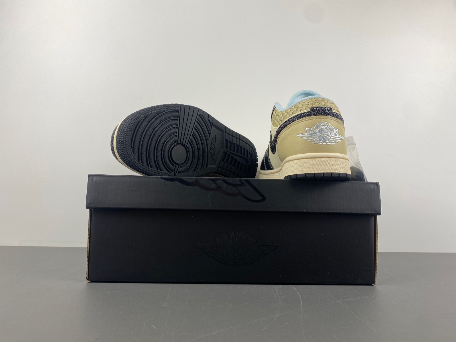 Air Jordan 1 Low SE Coconut Milk Black  HQ3437-101