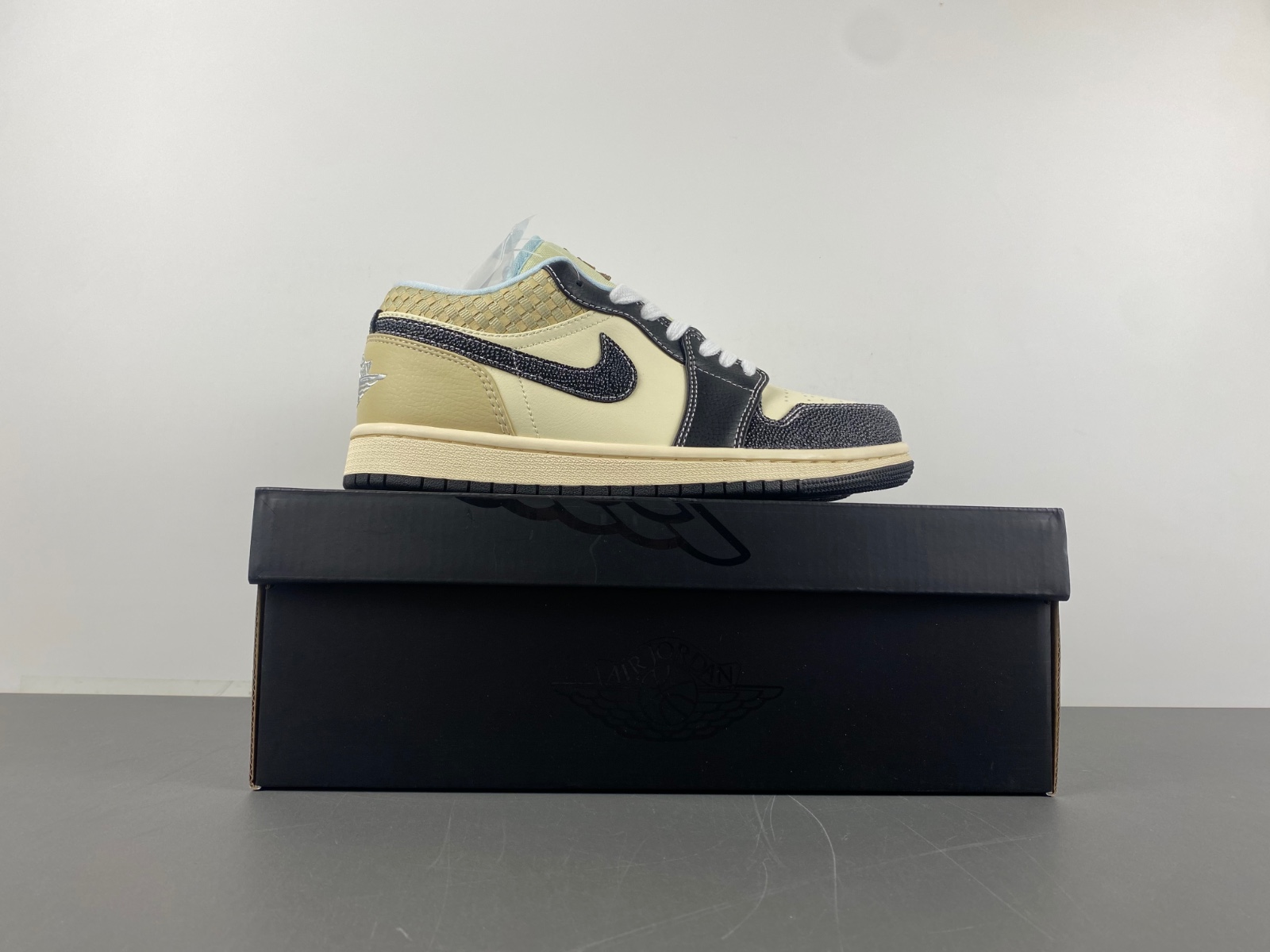 Air Jordan 1 Low SE Coconut Milk Black  HQ3437-101