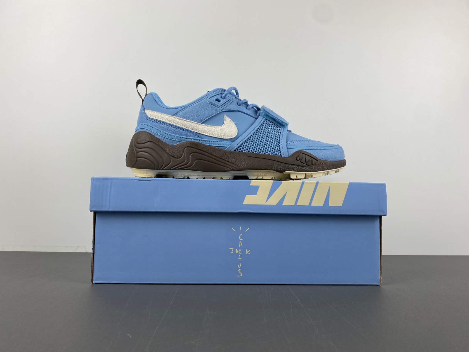 Travis Scott x les meilleures heures de la gamme nike lebron Skateboarding Leche Blue HQ3072-400