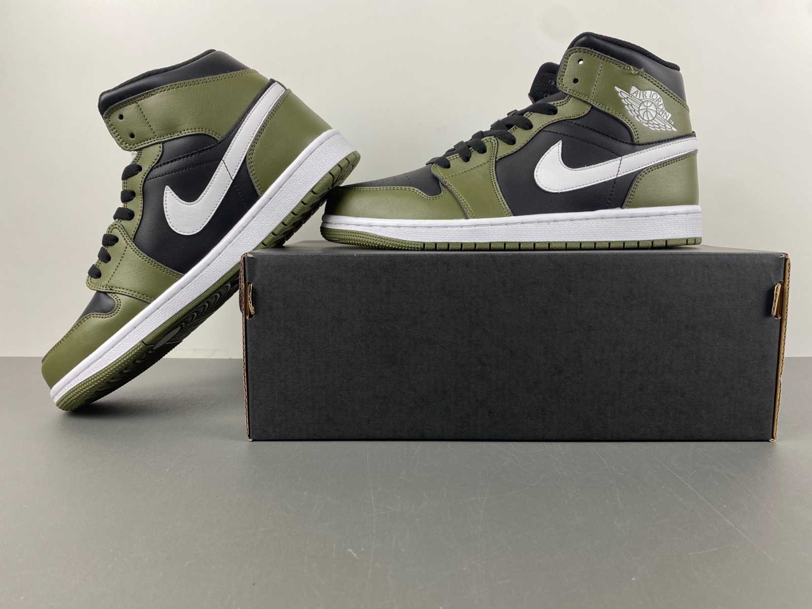 Nike Air Jordan 1 Mid Medium Olive Black DQ8426-092