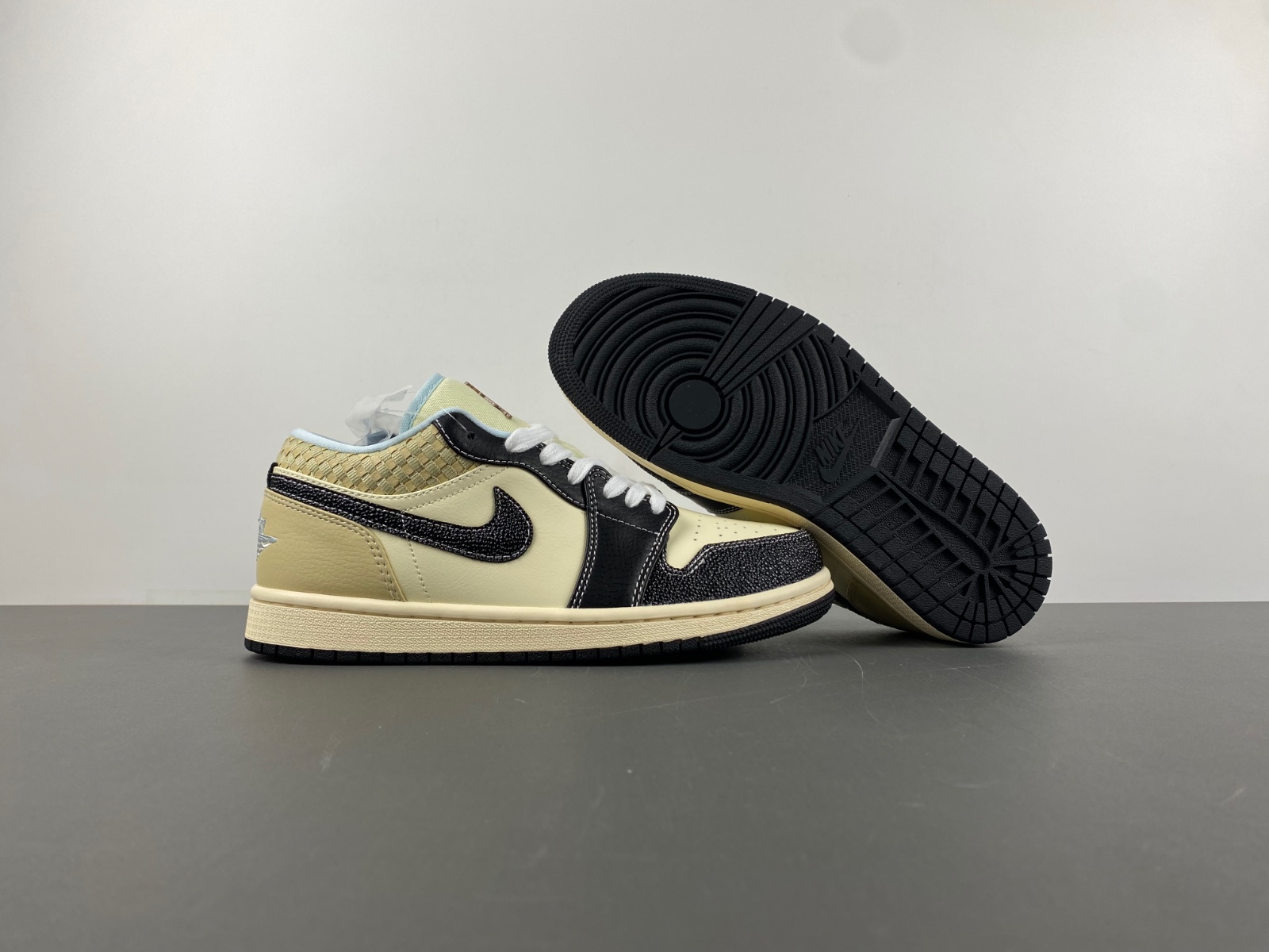 Air Jordan 1 Low SE Coconut Milk Black  HQ3437-101