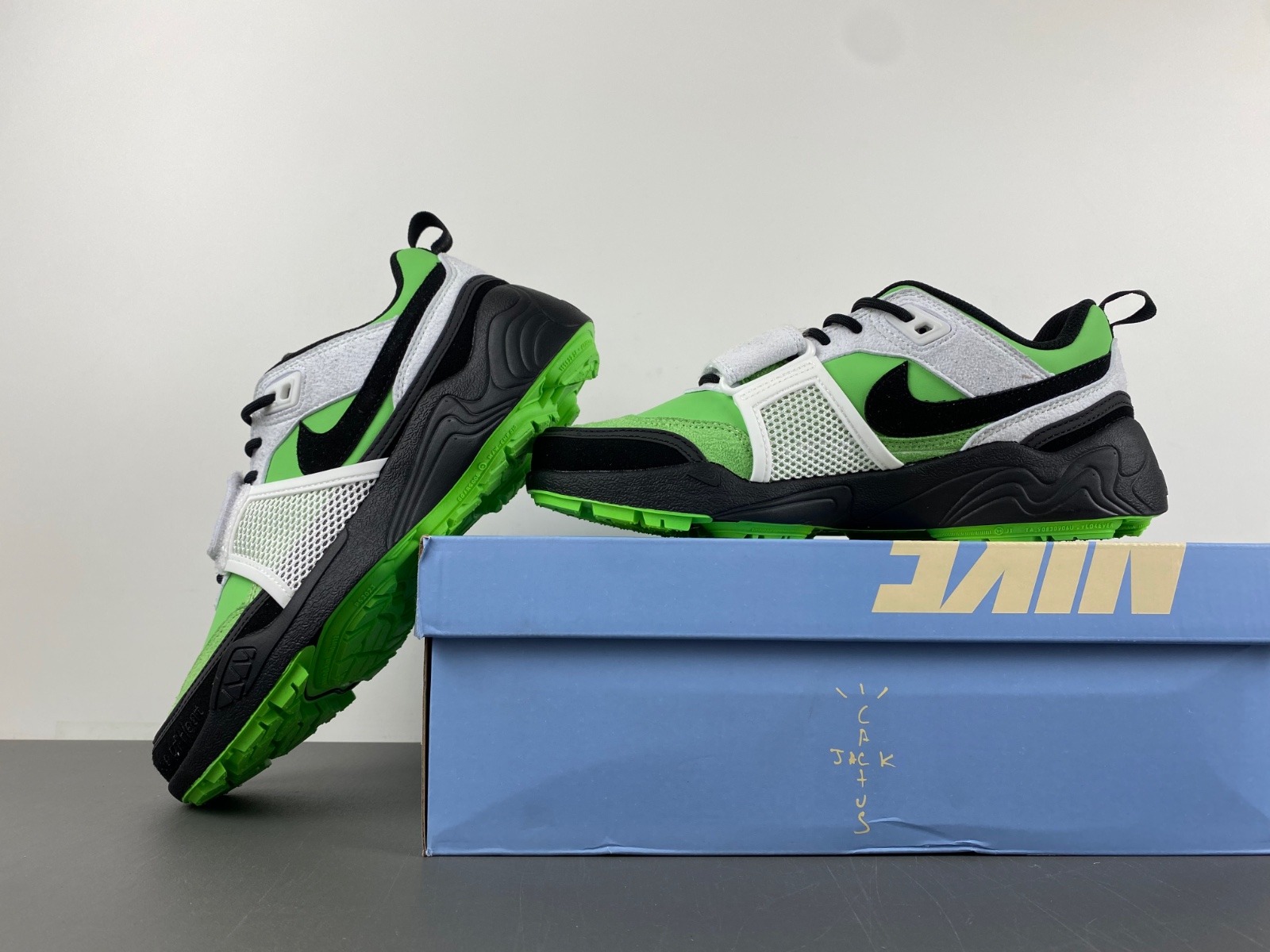 Travis Scott x Nike Zoom Field Jaxx 