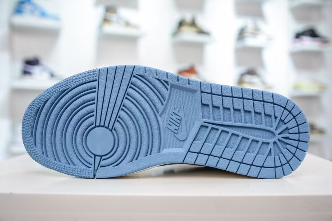 aj1 inverted hook travis scott x air jordan 1 dm6688-609