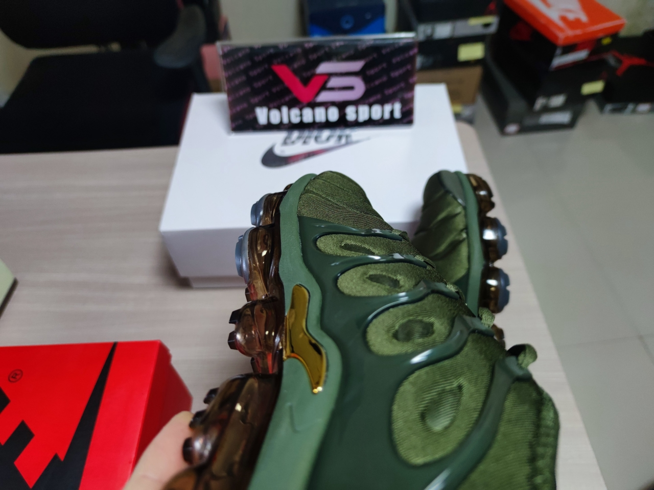 Air VaporMax Plus ARMY GREEN 924453 300