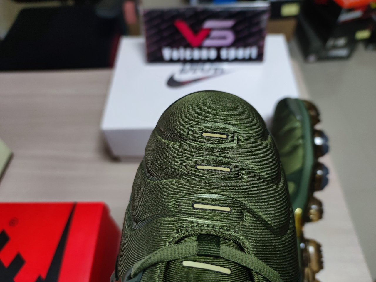 Air VaporMax Plus ARMY GREEN 924453 300