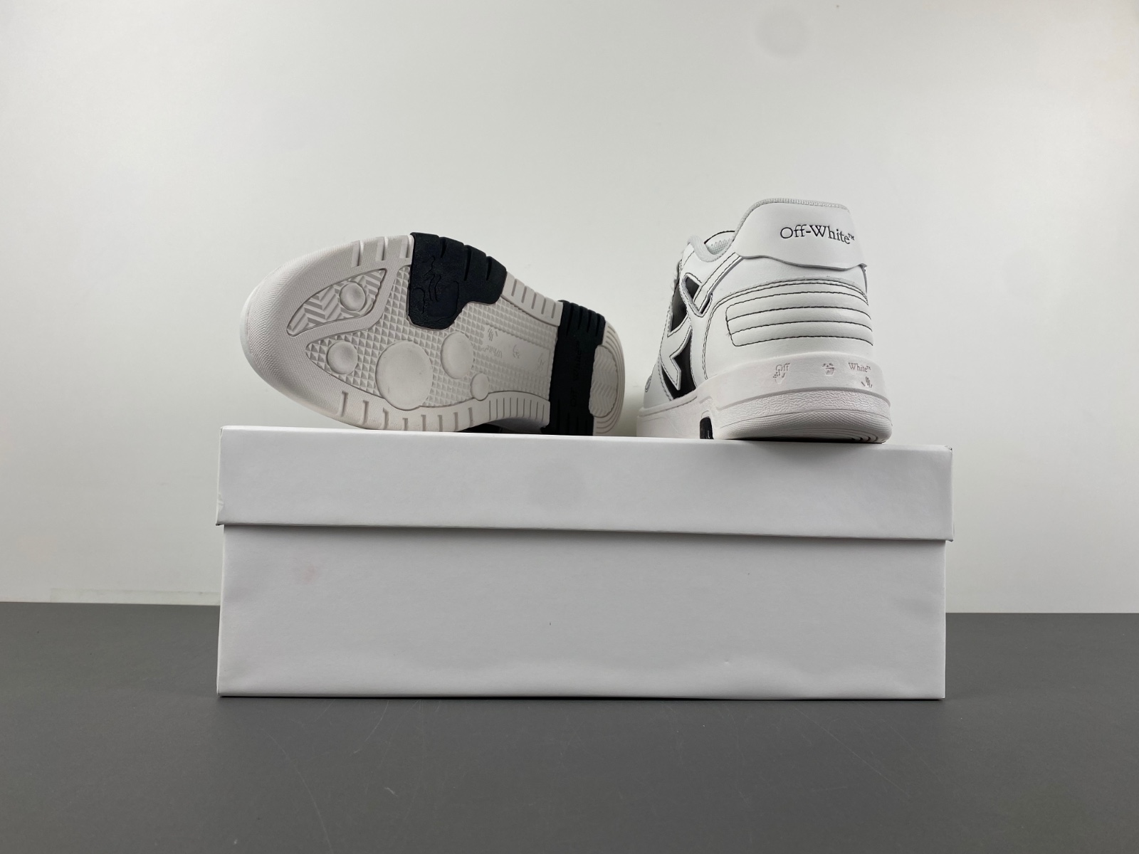 Off-White Black & White Out Of Office Sneakers OMIA189S24LEA0041001