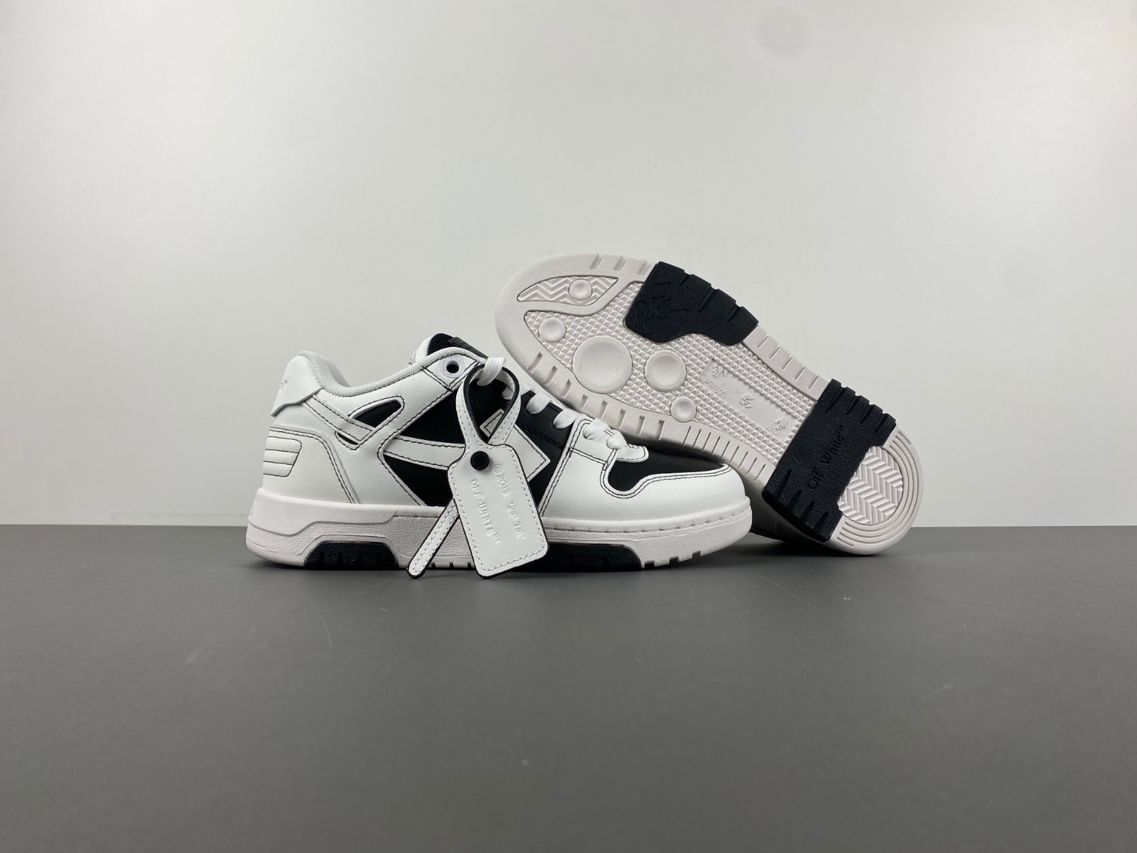 Off-White Black & White Out Of Office Sneakers OMIA189S24LEA0041001