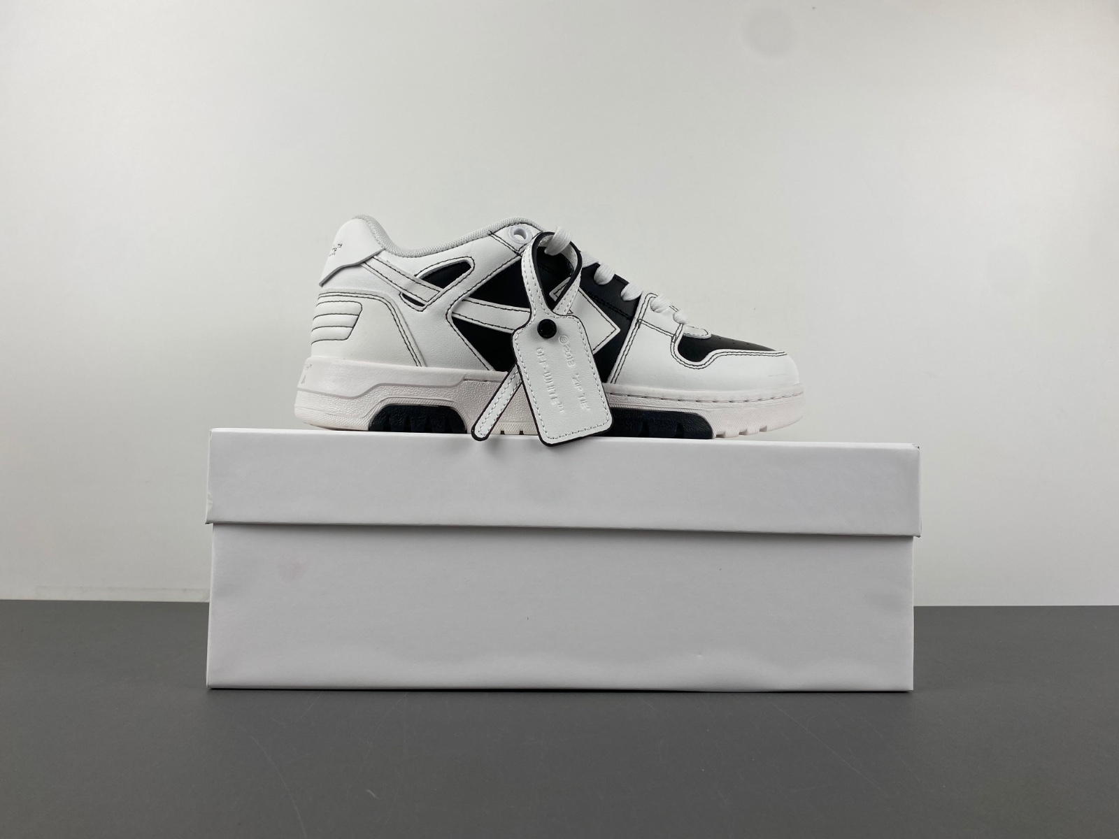 Off-White Black & White Out Of Office Sneakers OMIA189S24LEA0041001