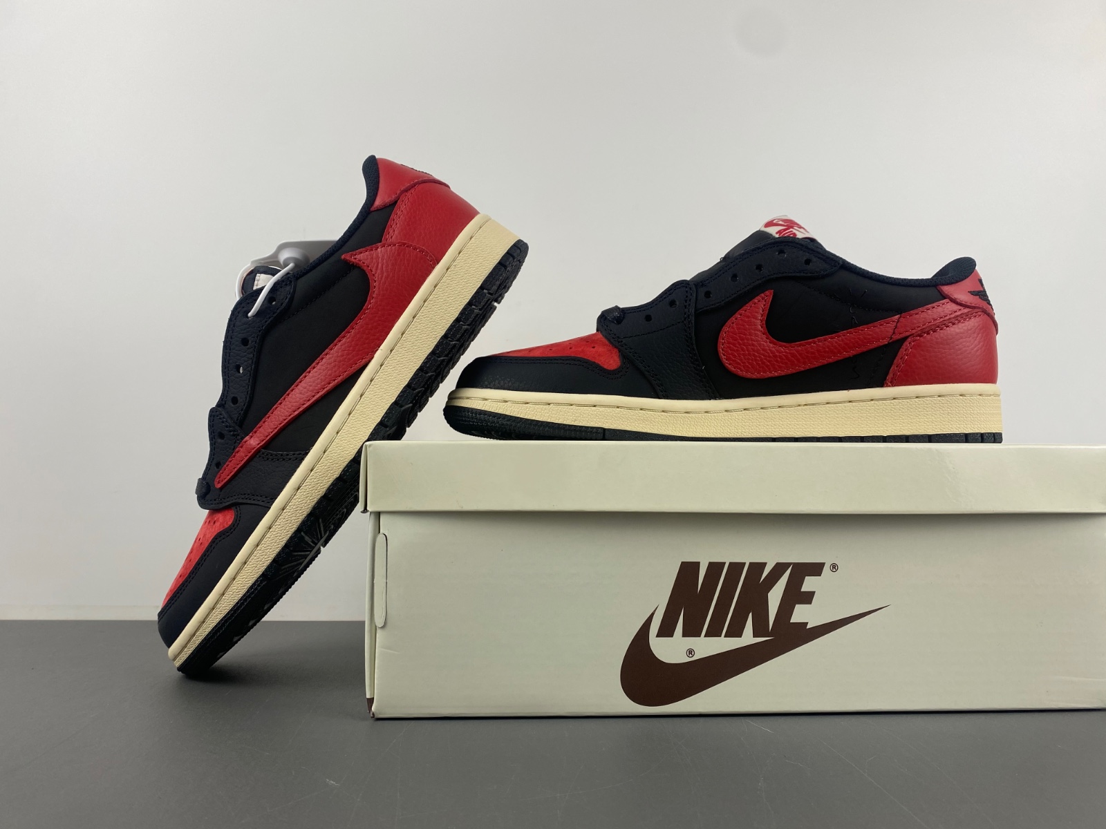 JORDAN 1 LOW x TRAVIS SCOTT ‘BRED’ DM7866-061