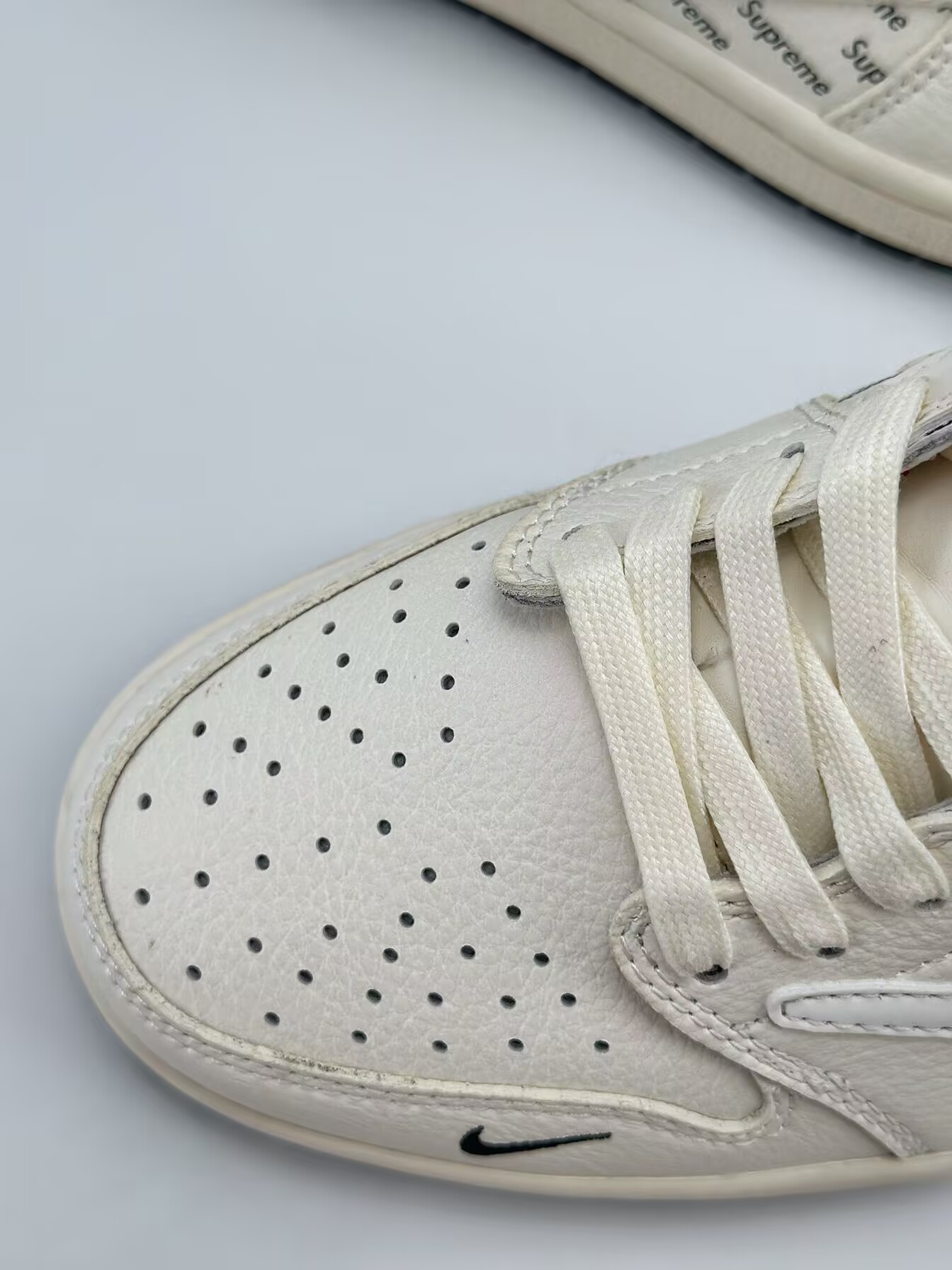 air jordan 1 retro low x supreme beige red hook yq2088 671xk