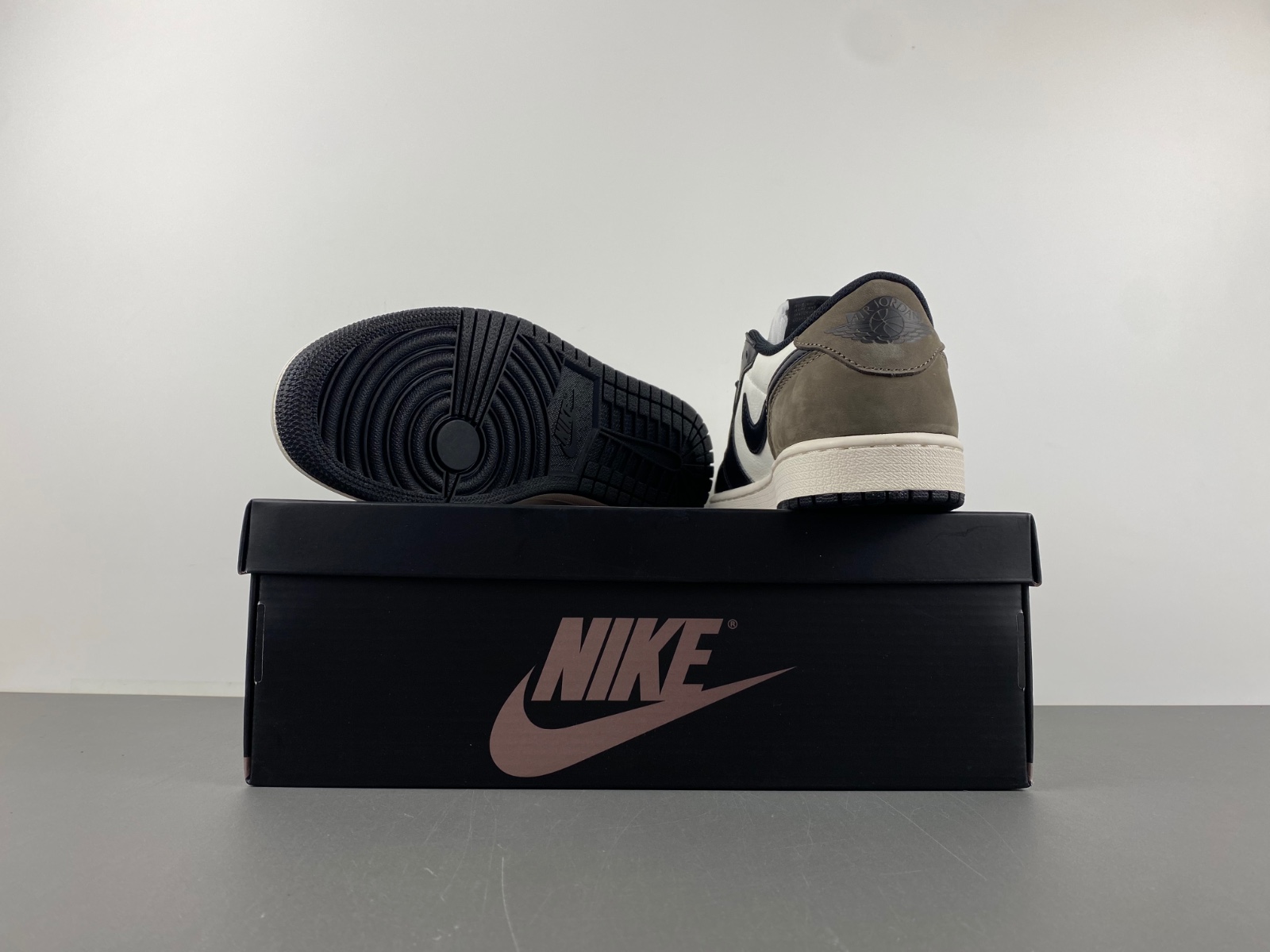 Air Jordan 1 Low OG “Mocha” CZ0790-102