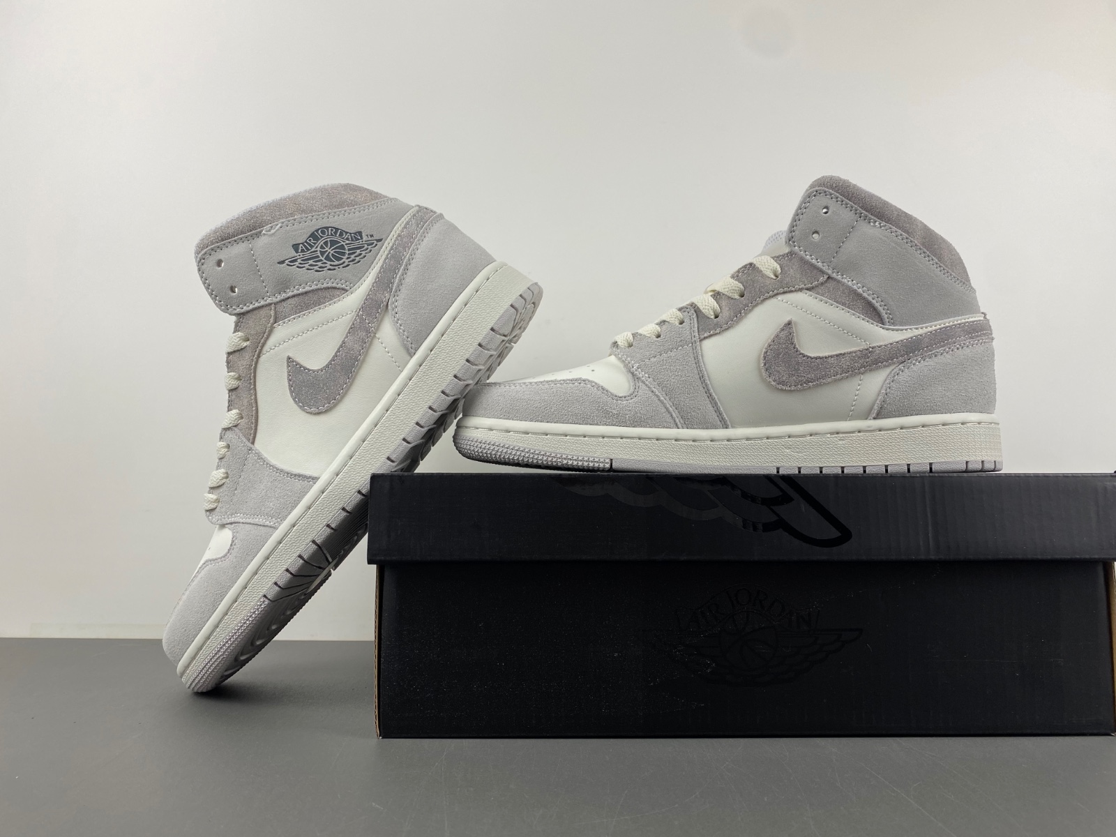 Jordan 1 Mid SE Neutral Grey Sail FQ7720-002