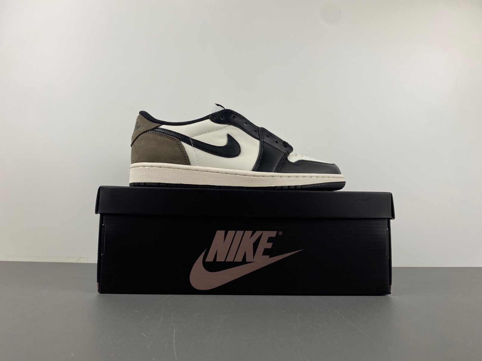 Air Jordan 1 Low OG “Mocha” CZ0790-102