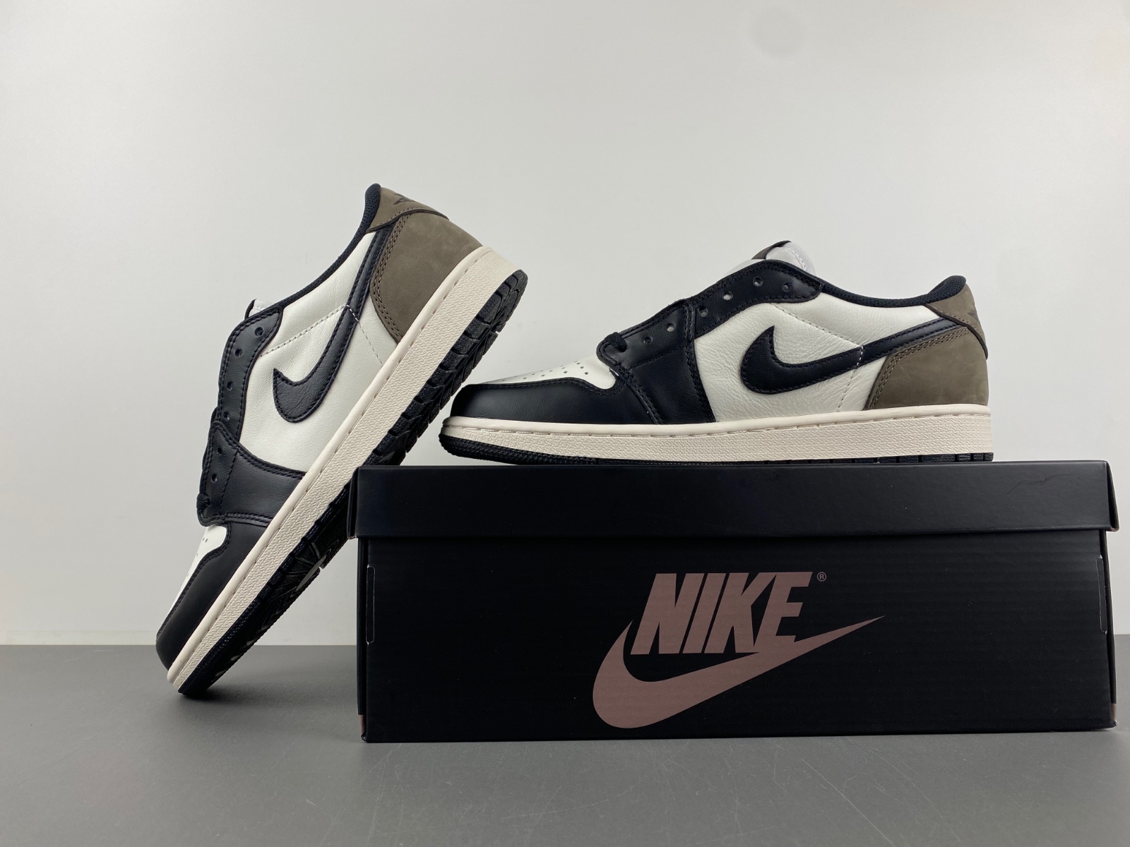 Air Jordan 1 Low OG “Mocha” CZ0790-102