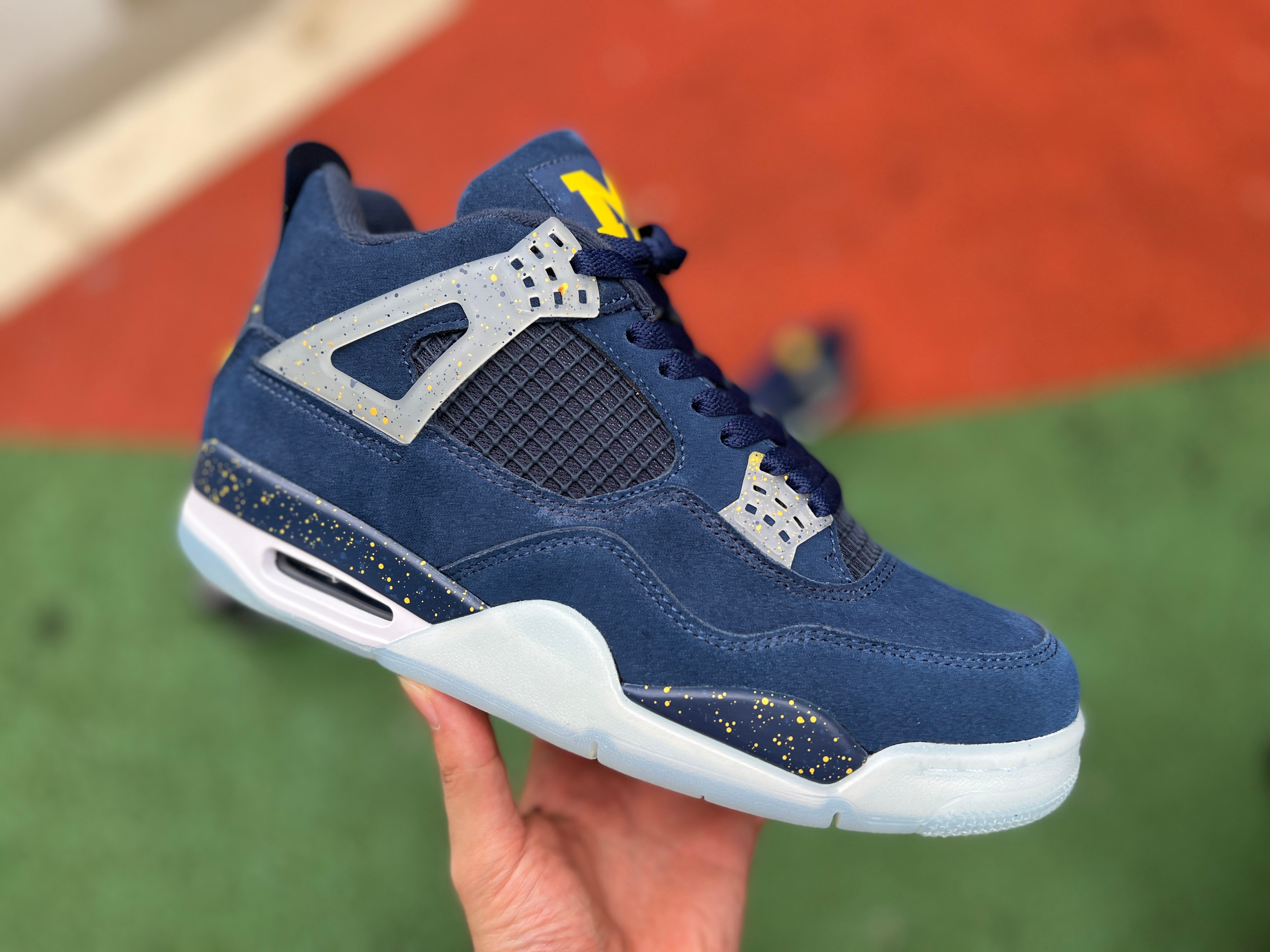 Jordan 4 Retro Michigan PE - AJ4-1036660