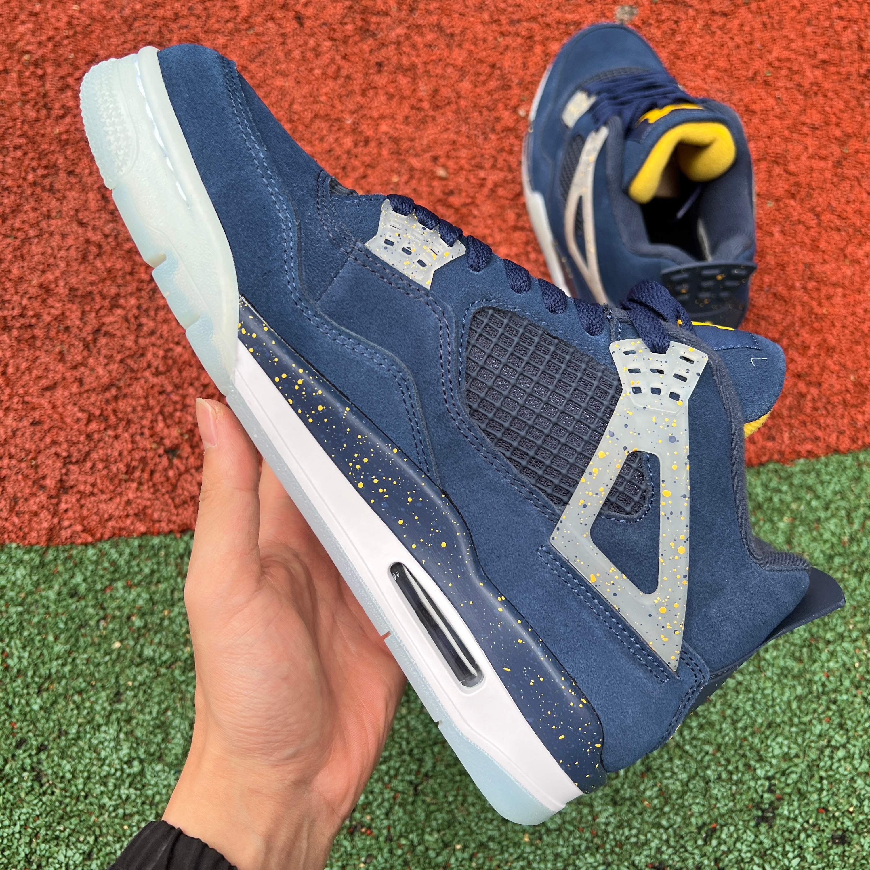 Jordan 4 Retro Michigan PE - AJ4-1036660