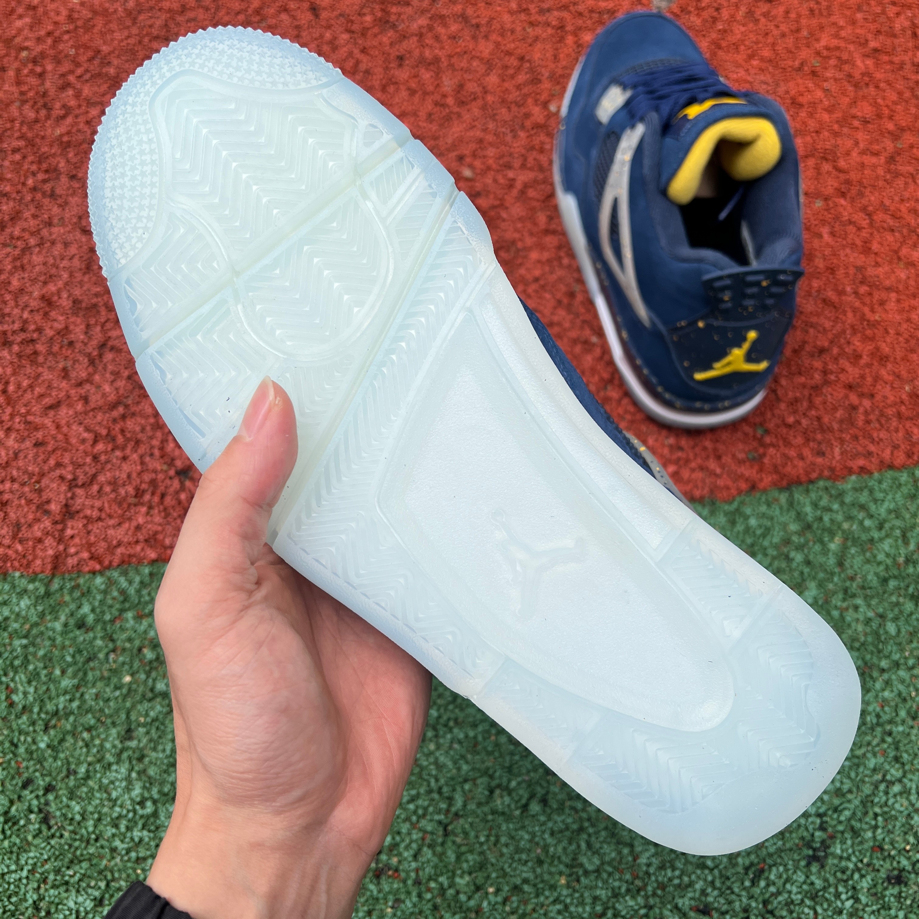 Jordan 4 Retro Michigan PE - AJ4-1036660