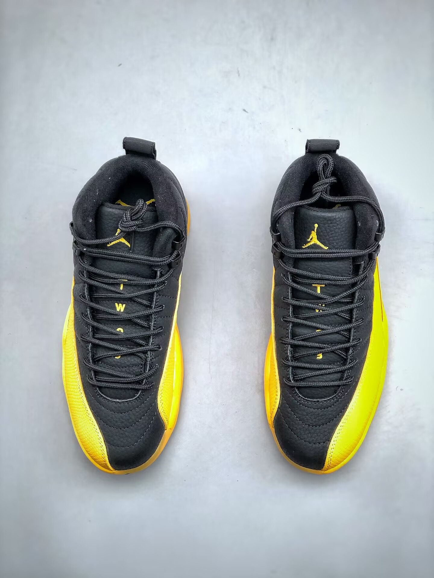 Jordan 12 retro university gold black gold 130690 070