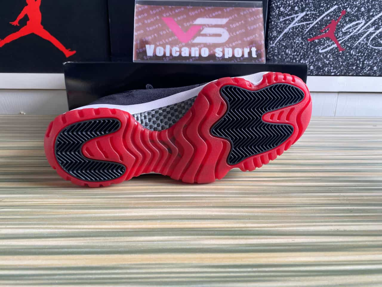 Air Jordan 11 Retro 'Bred Velvet' DB5457-0618