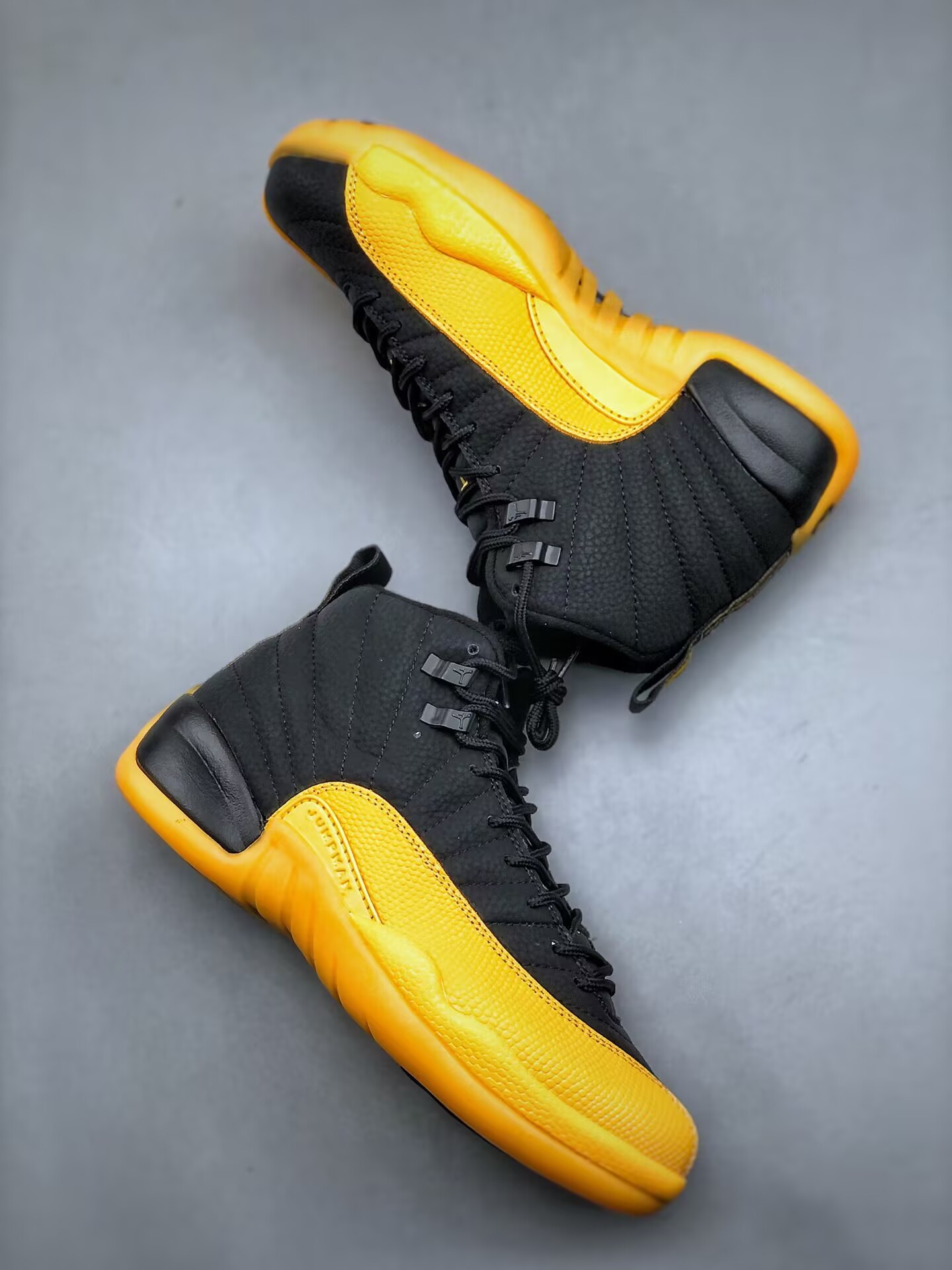 Jordan 12 retro university gold black gold 130690 070