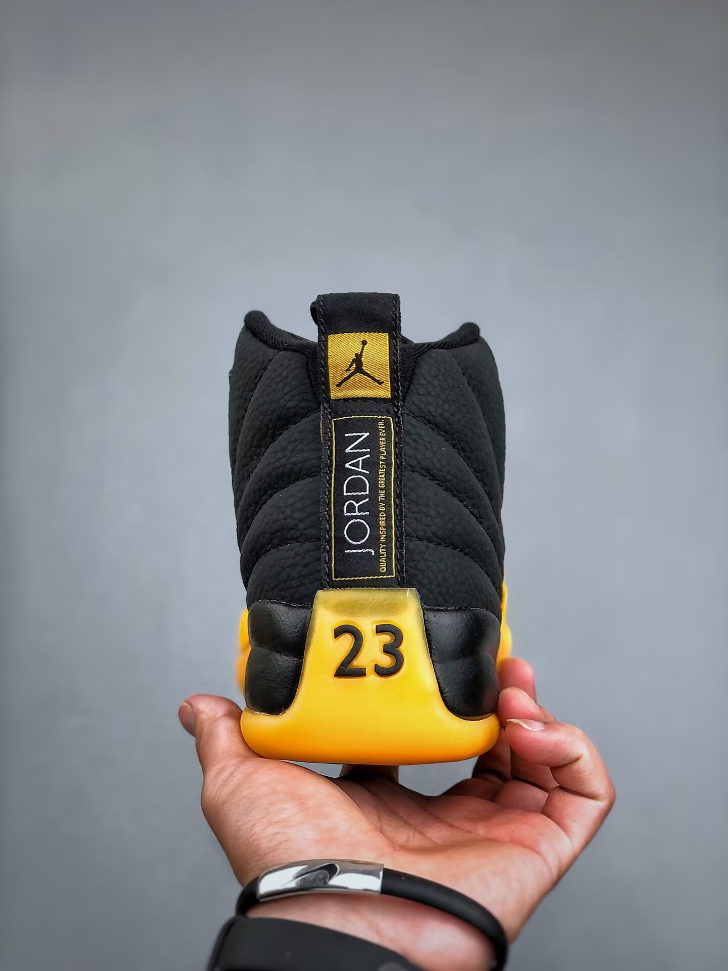 Jordan 12 retro university gold black gold 130690 070