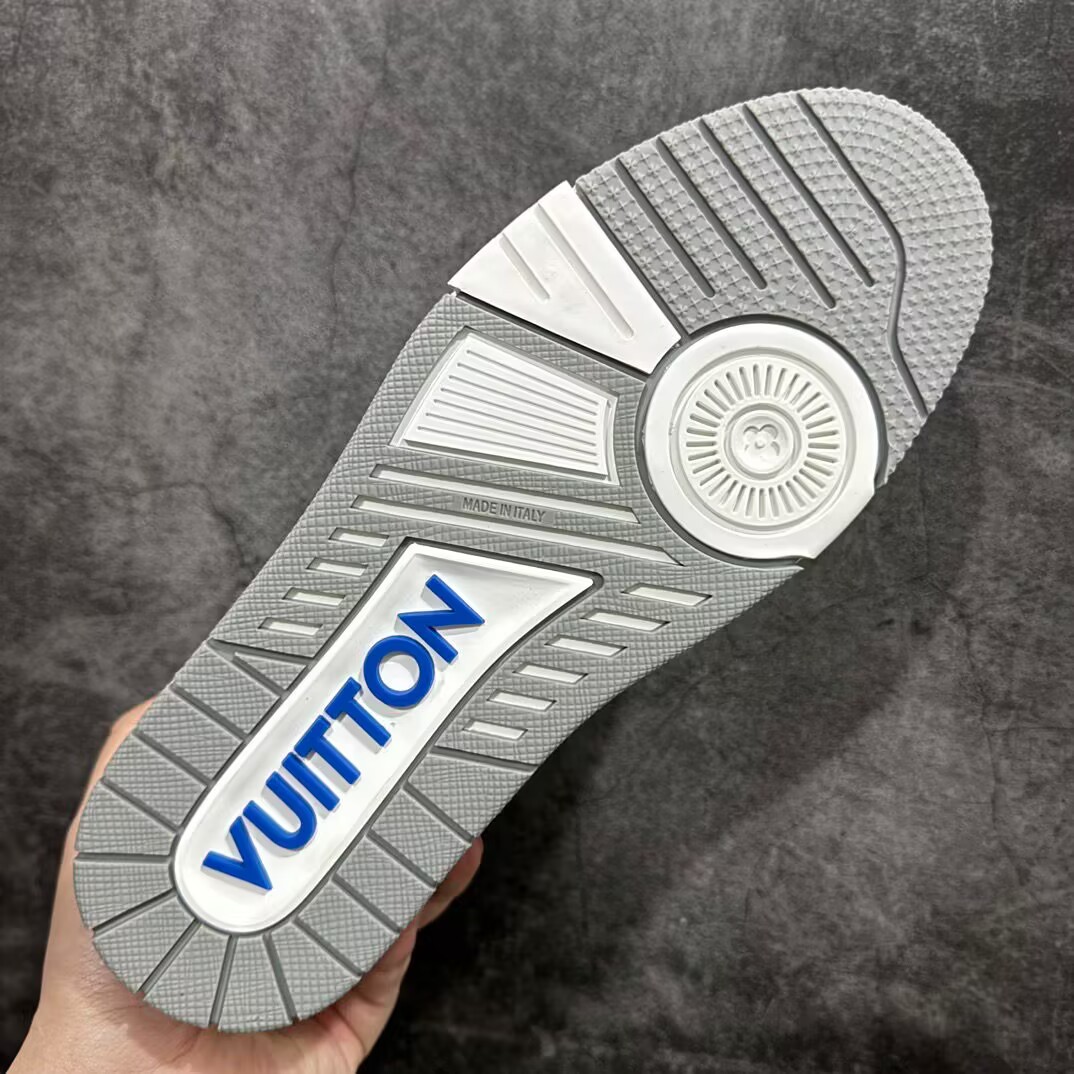 LOUIS VUITTON Trainer cow leather round toe lace-up low-top sneakers