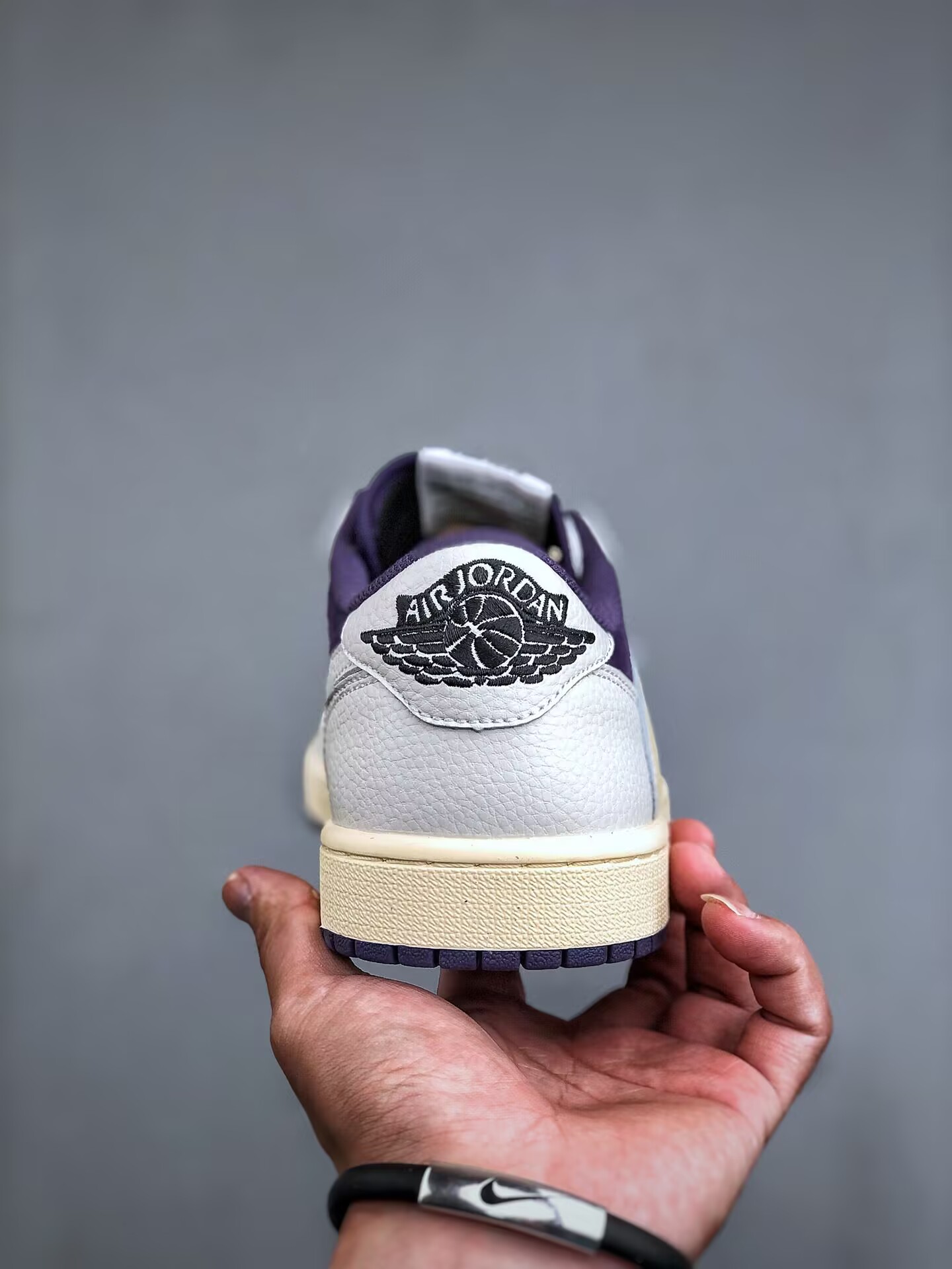 Fraent x Travis Scott Air 1 Low three-party joint hook