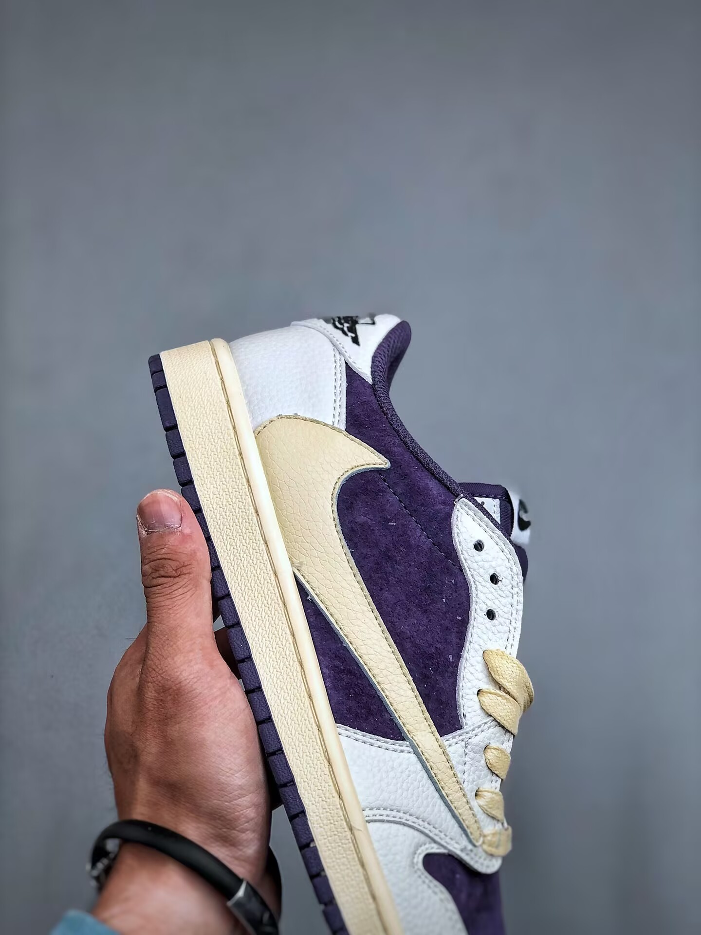 Fraent x Travis Scott Air 1 Low three-party joint hook