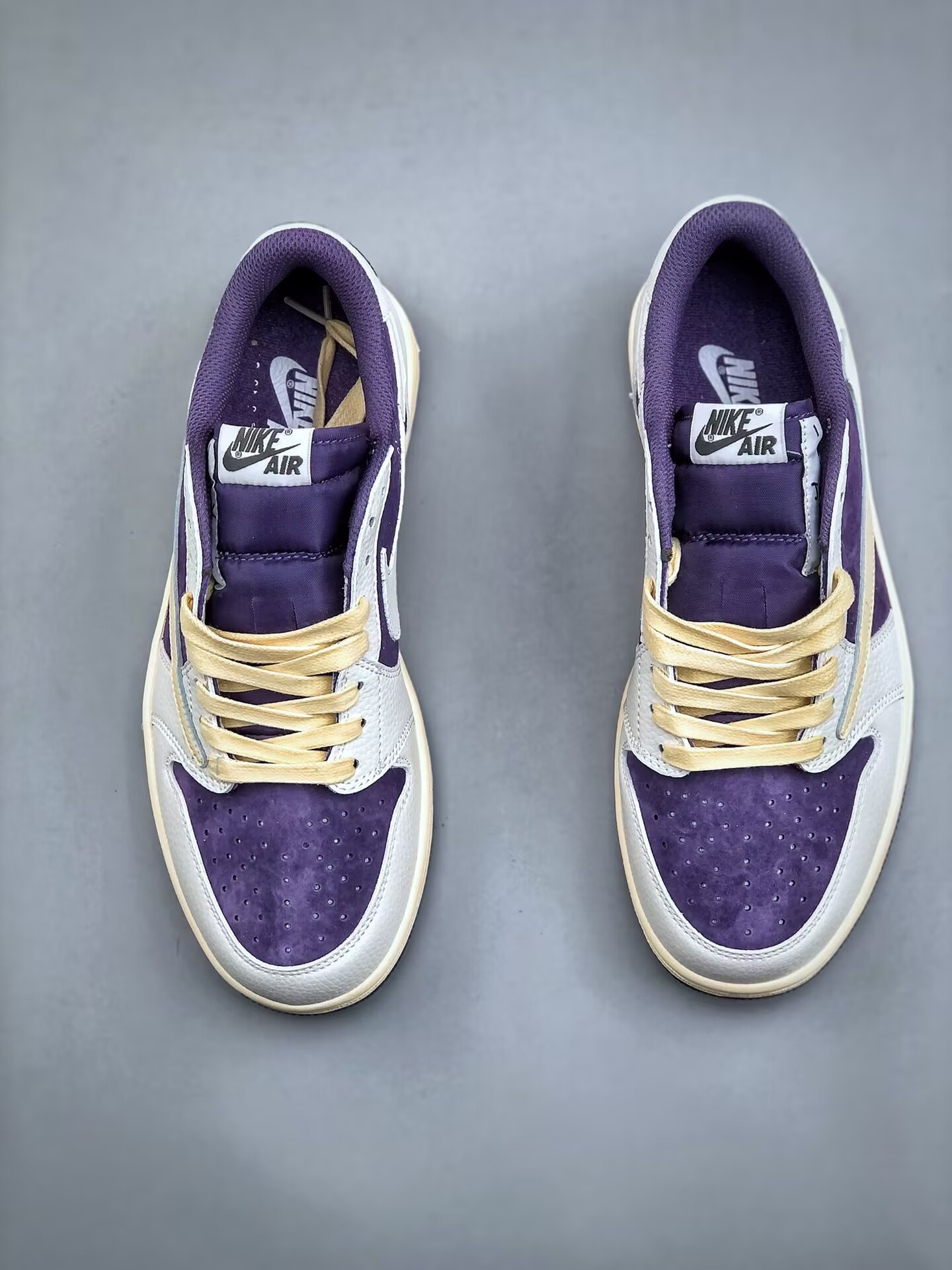 Fraent x Travis Scott Air 1 Low three-party joint hook