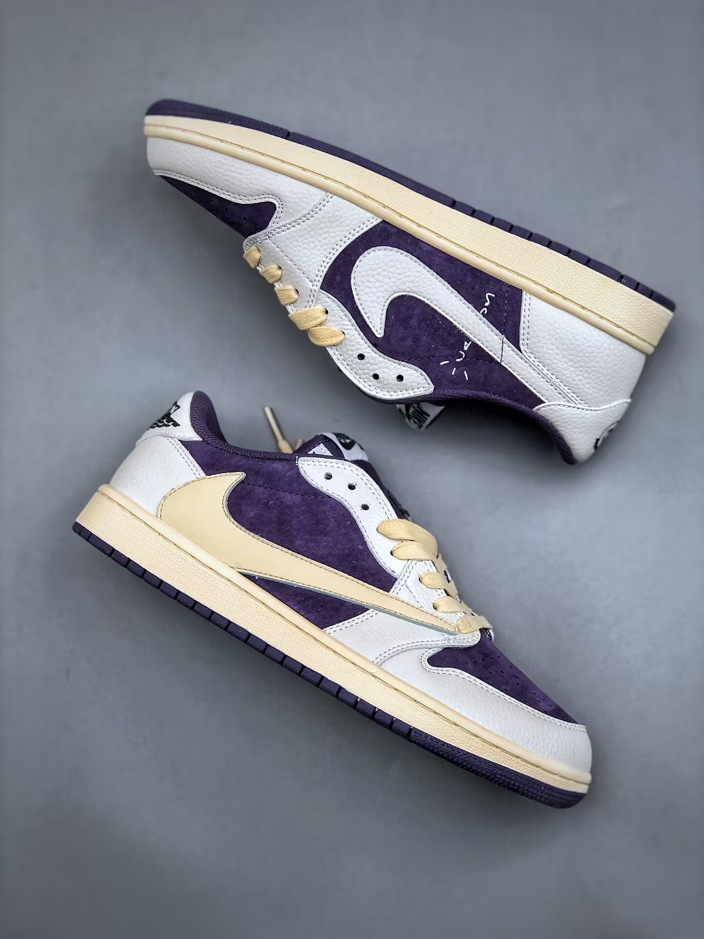 Fraent x Travis Scott Air 1 Low three-party joint hook