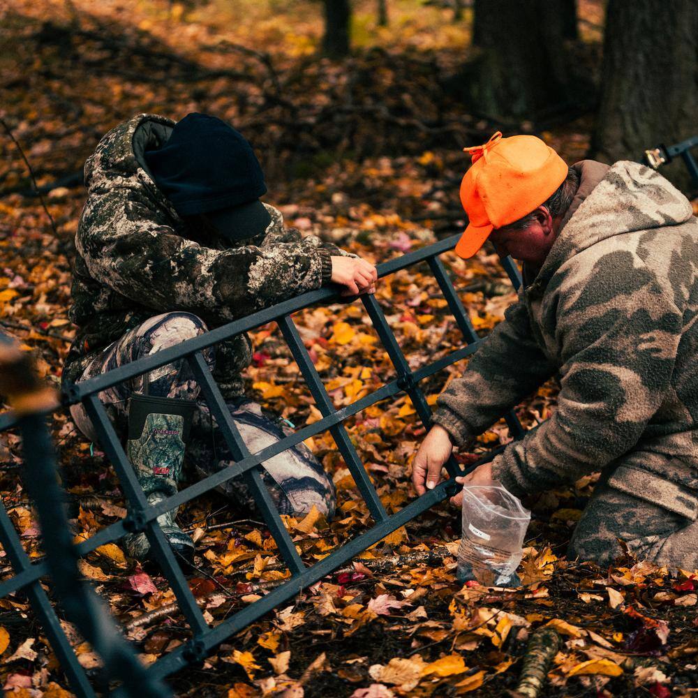 RIVERS EDGE Lockdown 21 ft. W 1-Man Ladder Tree Stand LD200