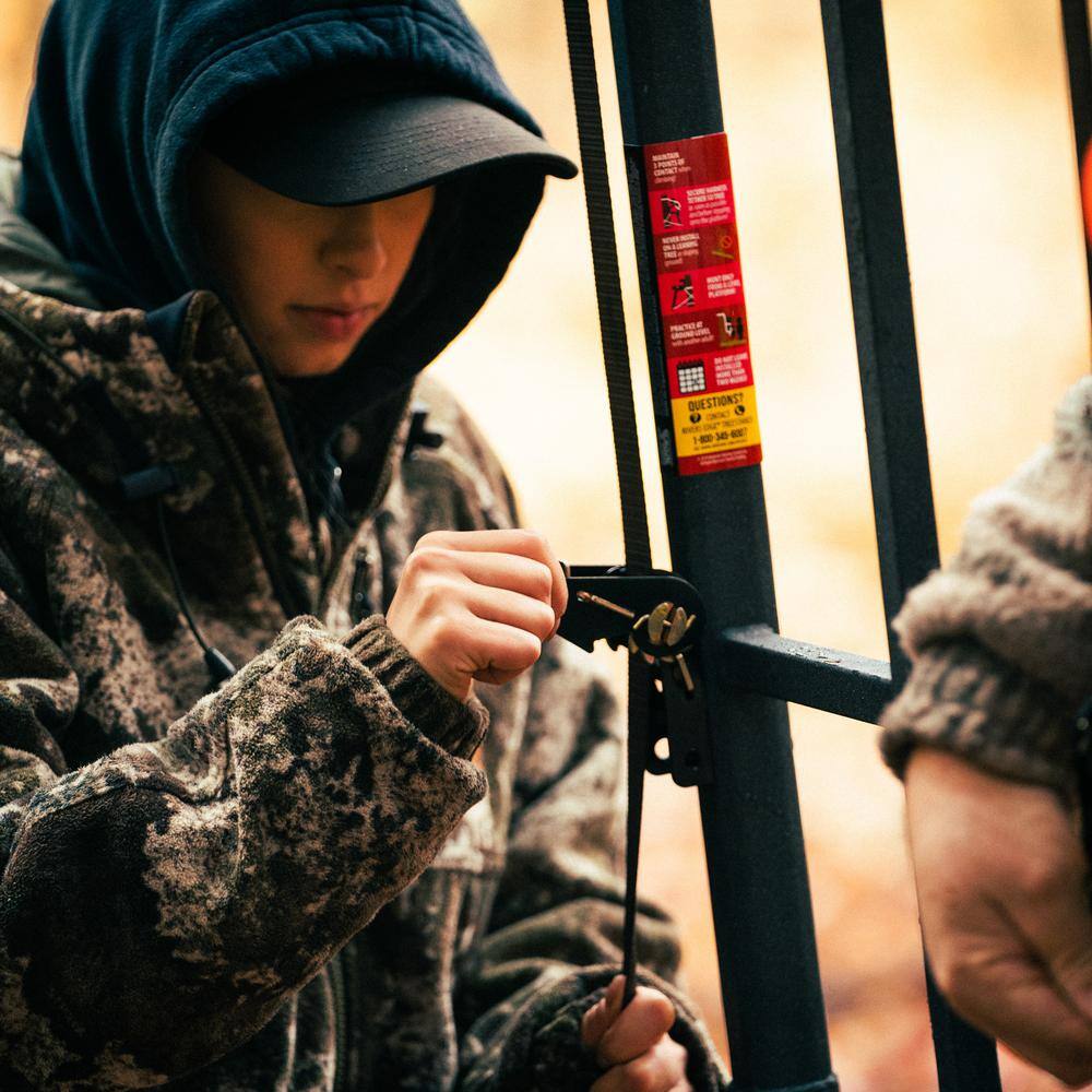 RIVERS EDGE Lockdown 21 ft. W 1-Man Ladder Tree Stand LD200