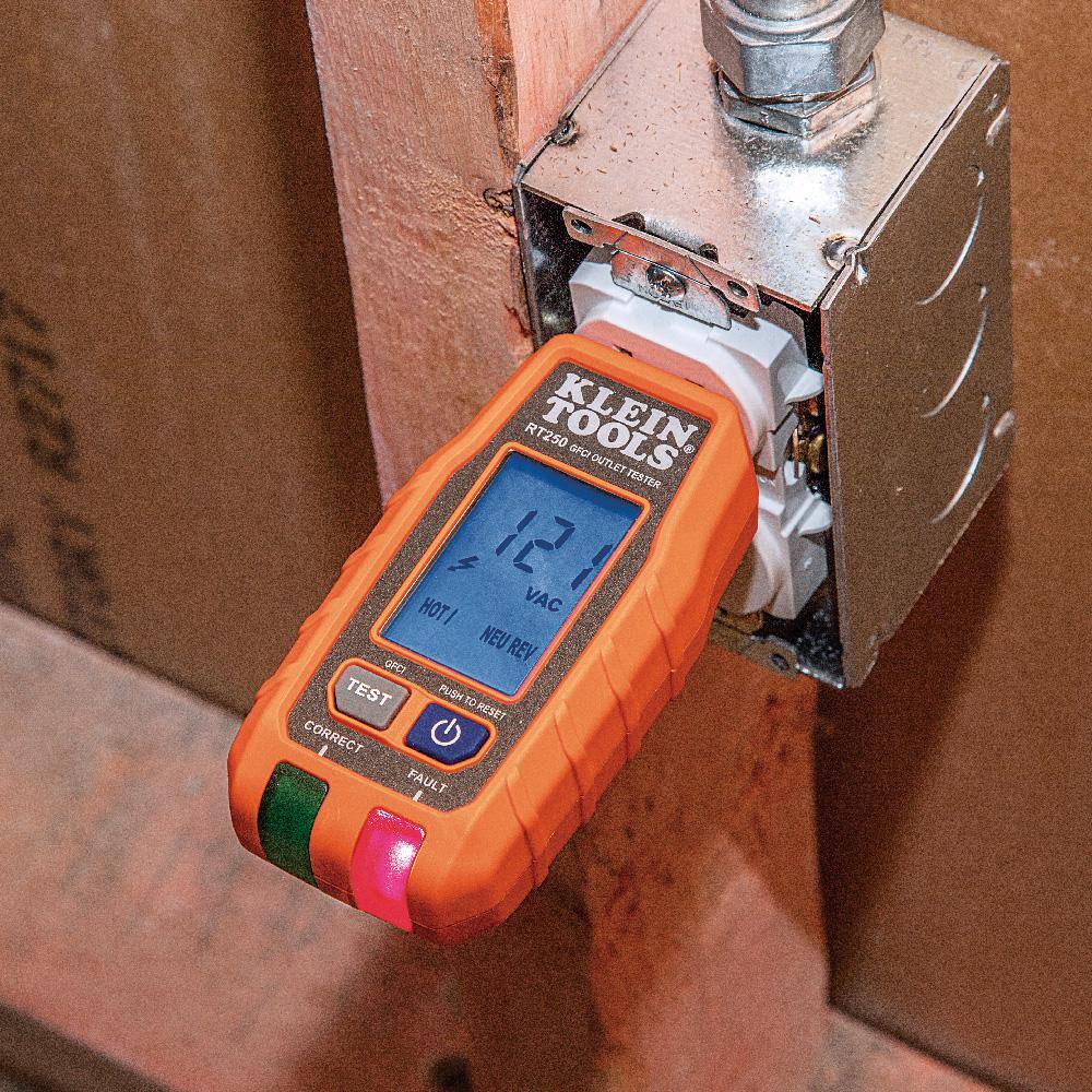 Klein Tools 600 Amp Digital Clamp Meter AC/DC True RMS Auto Ranging with GFCI Receptable Tester Tool Set M2O41529KIT