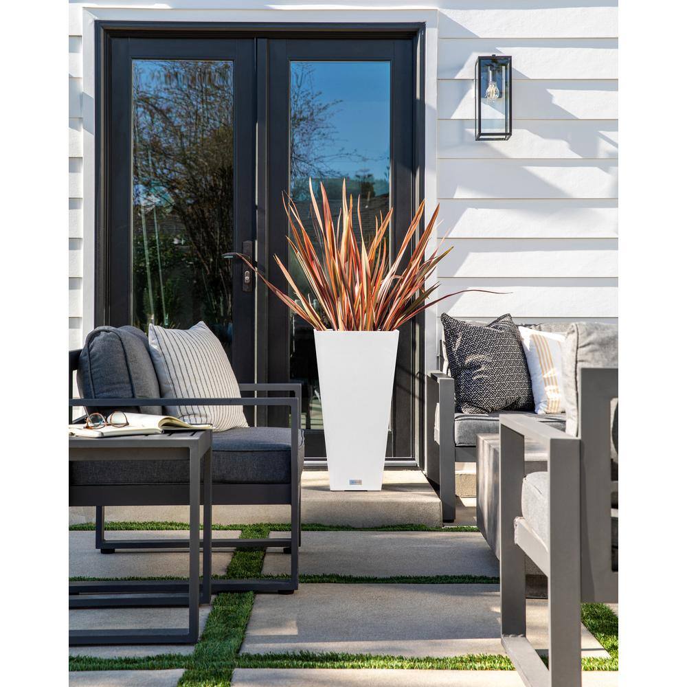 Veradek Midland Medium White Plastic Tapered Planter with Drainage Holes (15.25 in. L x 15.25 in. W x 30 in. H) MV32W