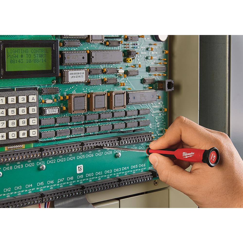 Milwaukee 16-Piece Screwdriver Set with Precision Screwdrivers 48-22-2612-48-22-2706