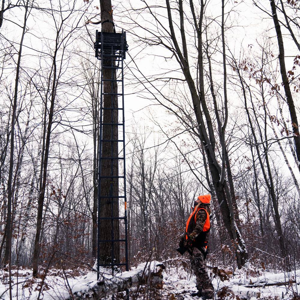 RIVERS EDGE Lockdown 21 ft. W 1-Man Ladder Tree Stand LD200